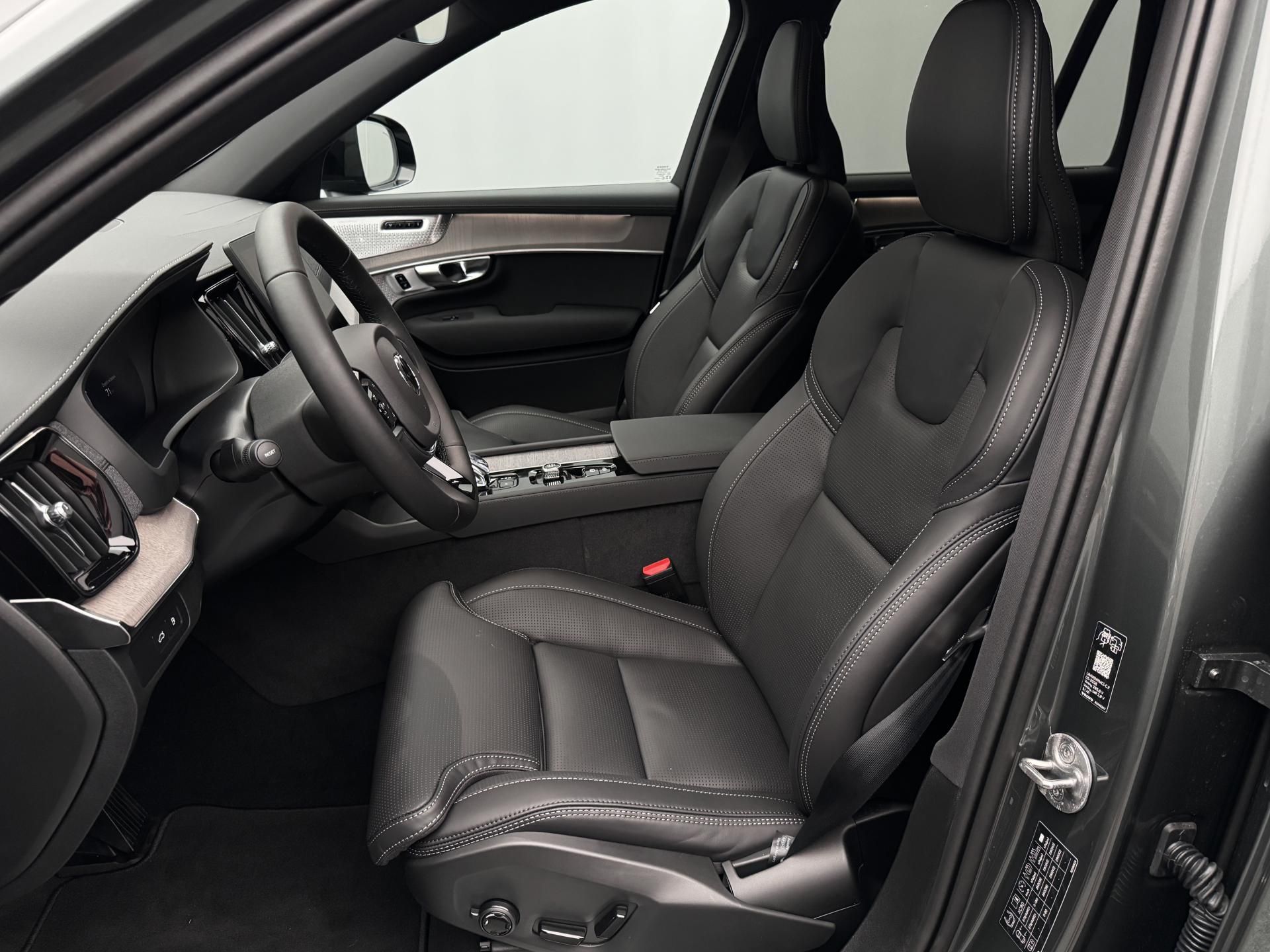 Volvo XC90, T8 AWD RECHARGE DARK PLUS 7m - fotka 3