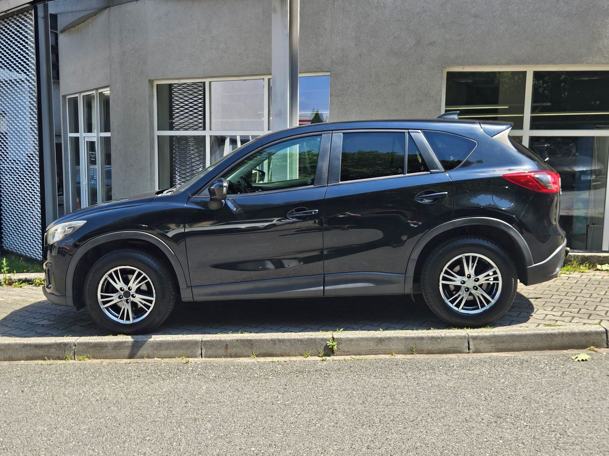 Mazda CX-5, 2.2l Mazda Skyactiv-D 110kW - fotka 2
