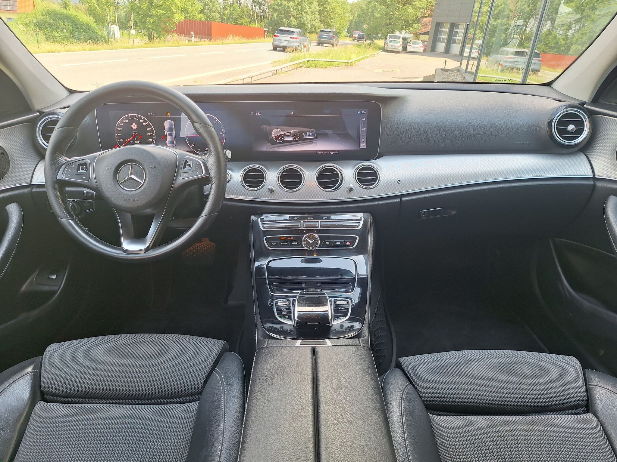 Mercedes-Benz Třídy E, 220 D 2.0 194k - fotka 2