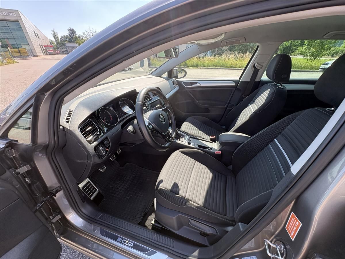 Volkswagen Golf, 2,0 TDi 110kW Cup,Navi,Kamera - fotka 3