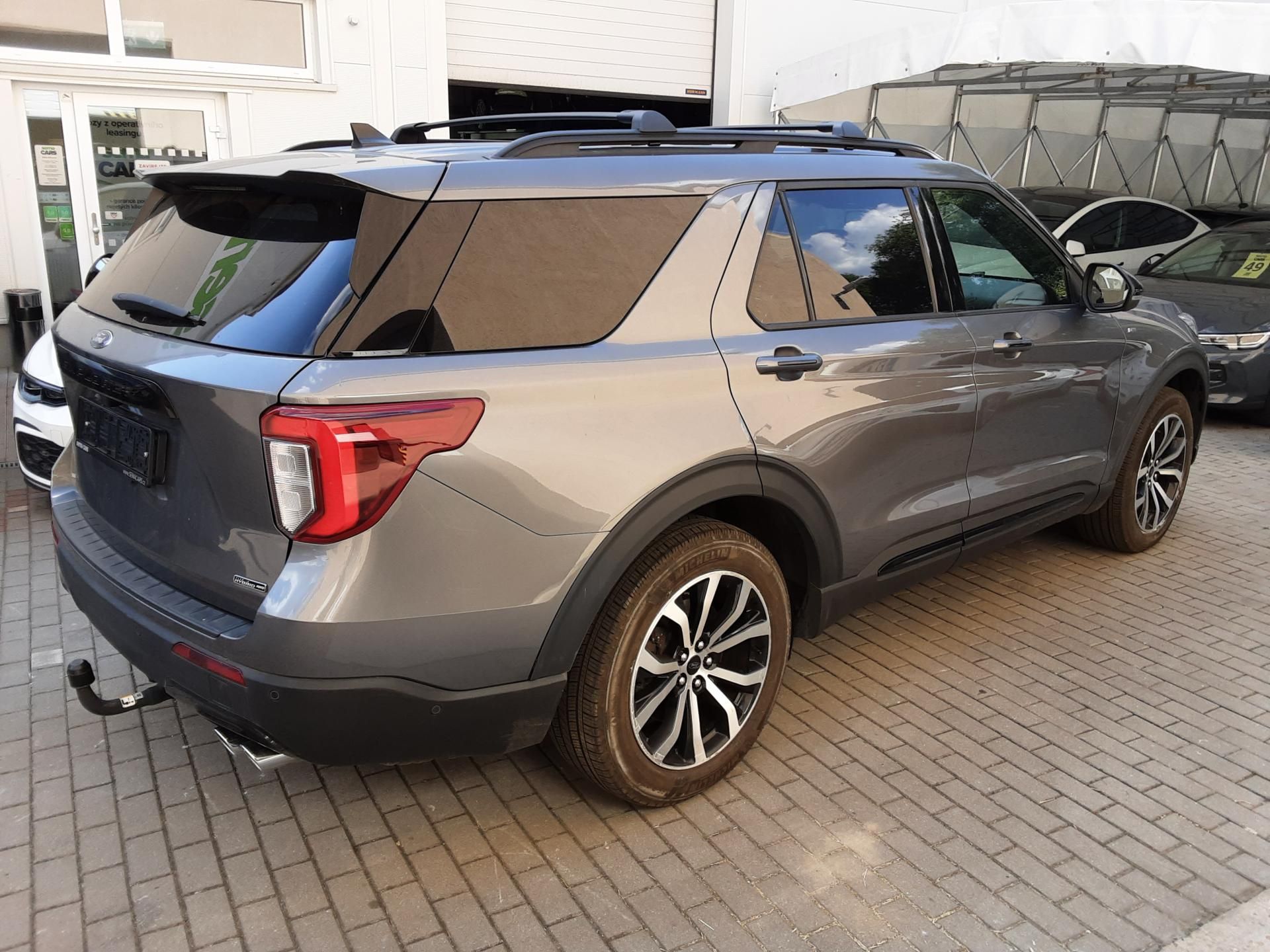 Ford Explorer, 3.0 EcoBoost 336 kW PHEV 7míst - fotka 2