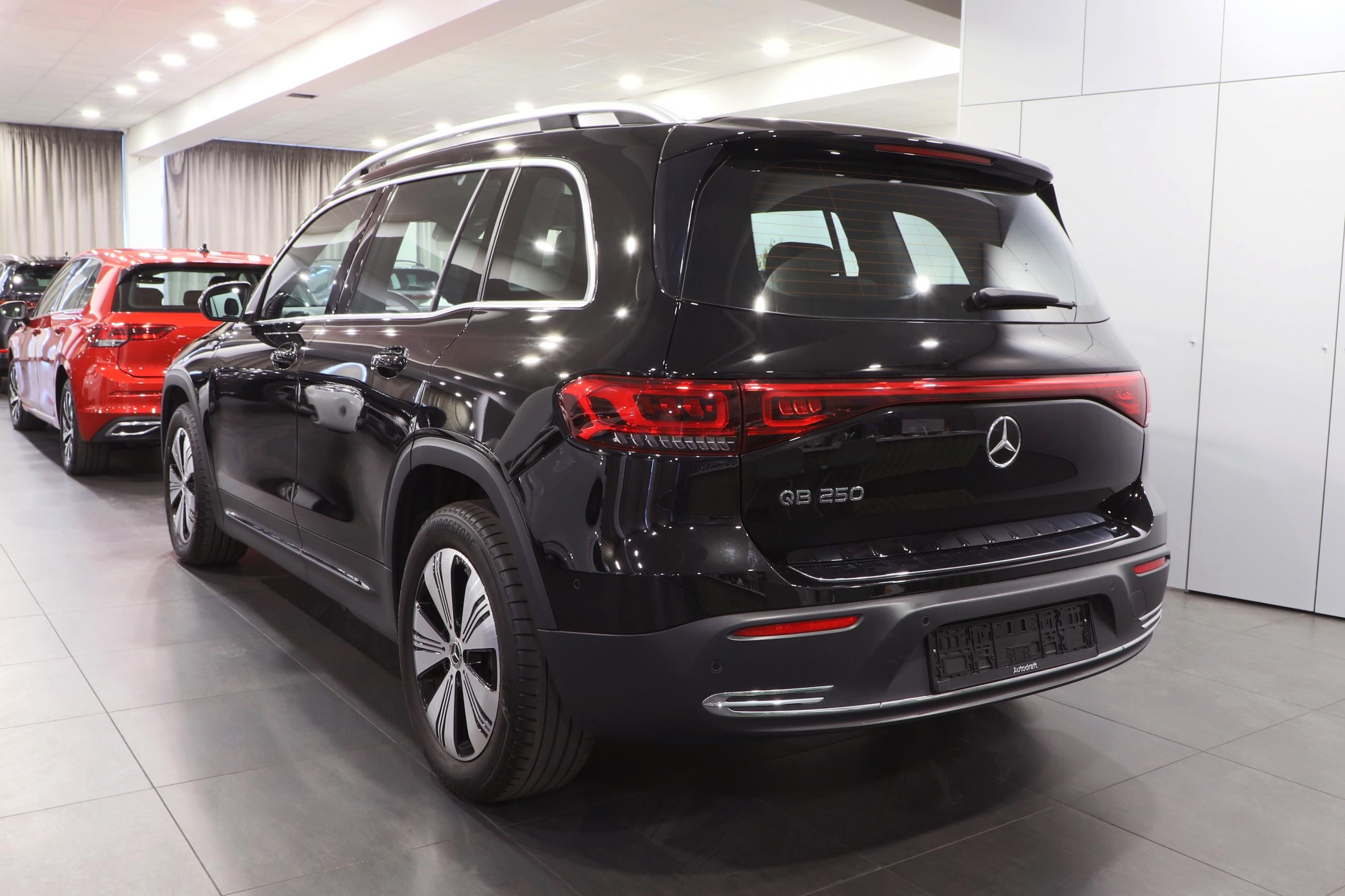 Mercedes-Benz EQB, EQB 250 Progressive 140kW - fotka 5