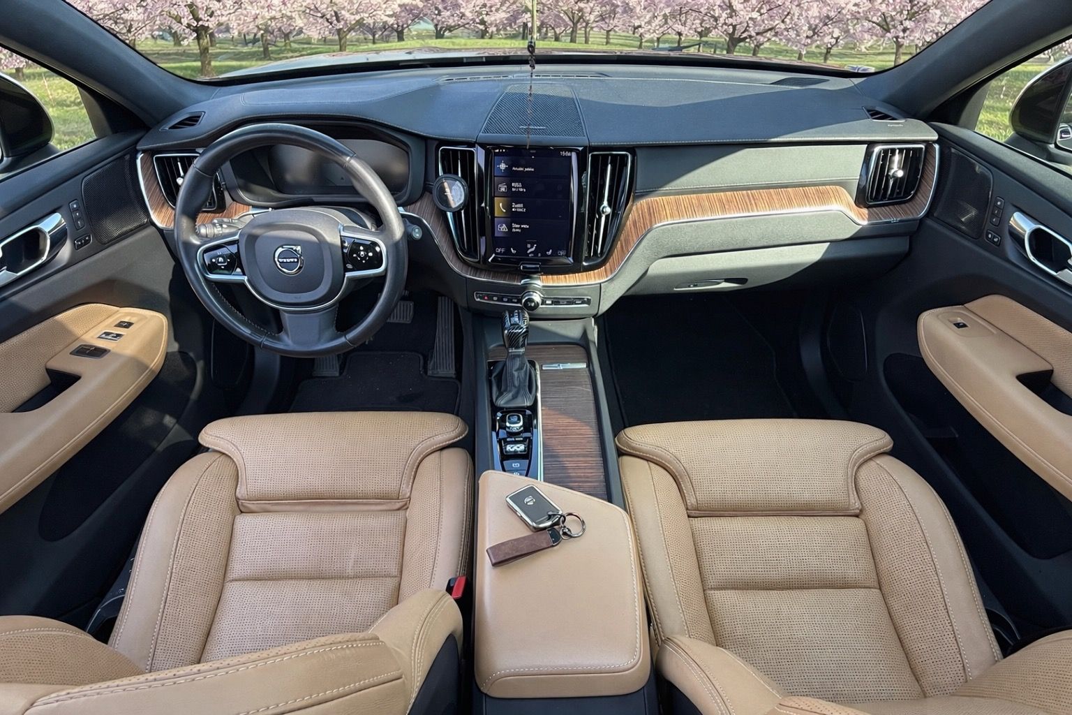 Volvo XC60, Volvo XC60 D4 AWD Inscription - fotka 4