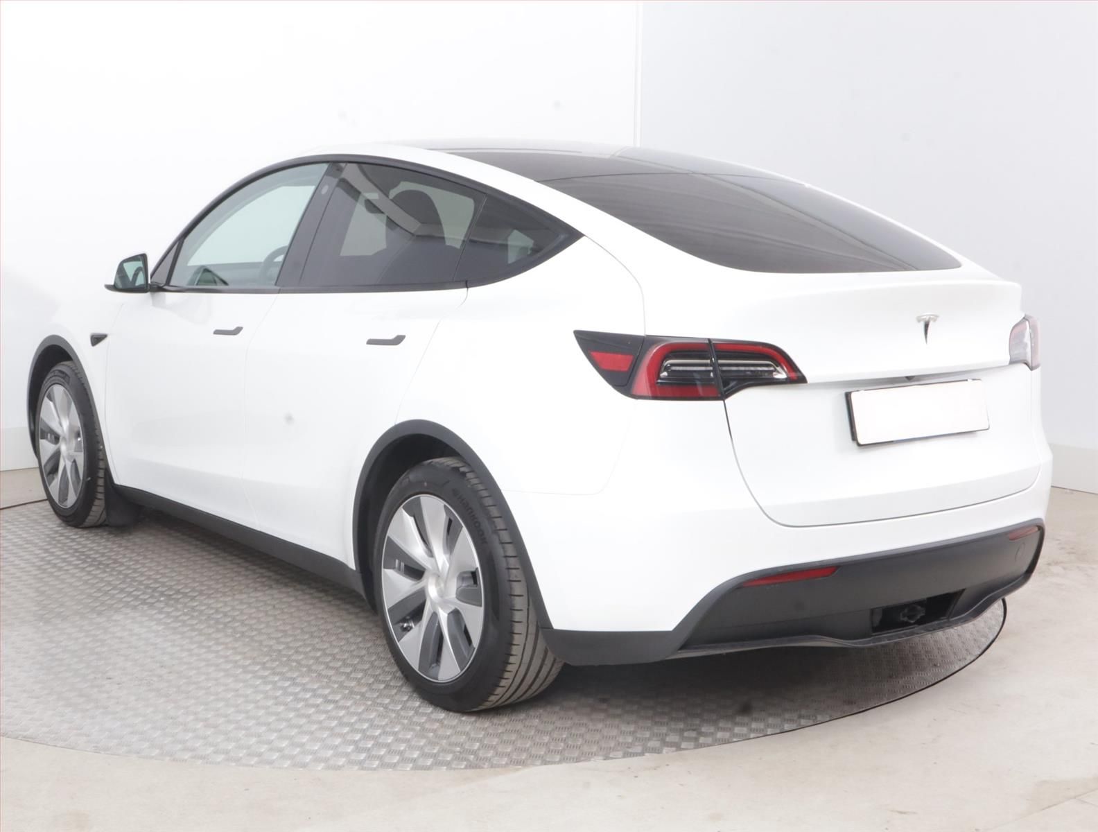 Tesla Model Y, RWD LFP 60kWh, SoH 97% - fotka 4