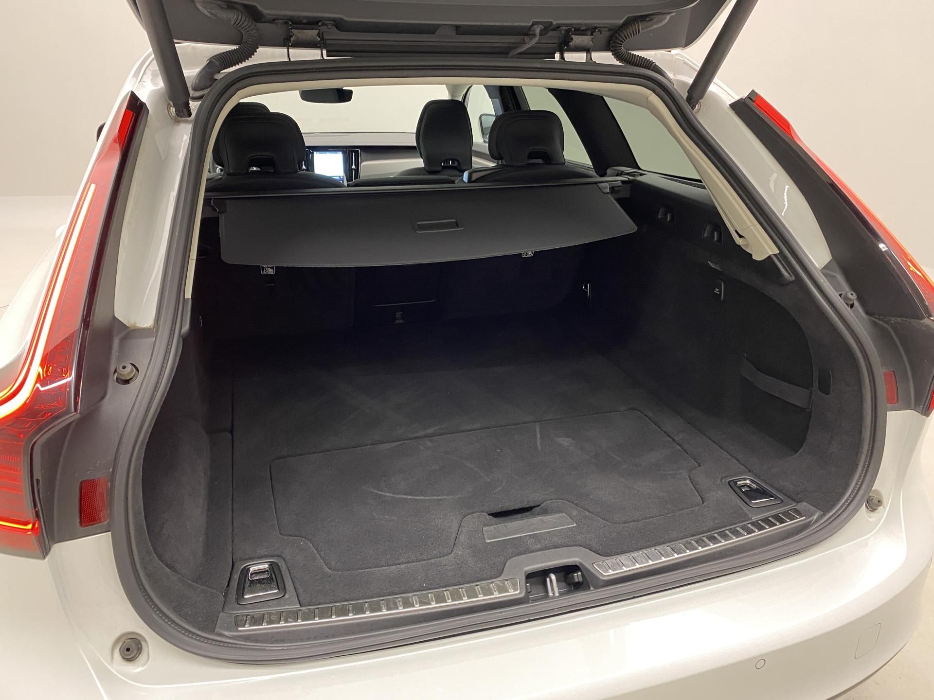 Volvo V90, T6 AWD RECHARGE DARK PLUS AUT - fotka 6
