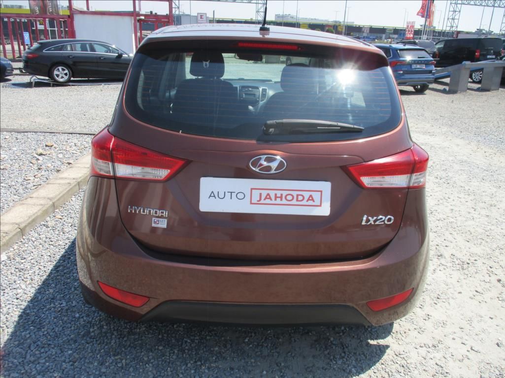 Hyundai ix20, 1,6 CVVT, digiklima,servis,CZ, - fotka 6