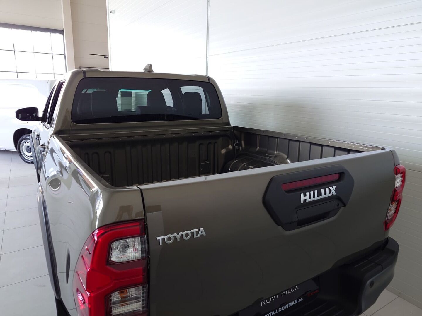 Toyota Hilux, DoubleCab Invincible 2.8D 6AT - fotka 5