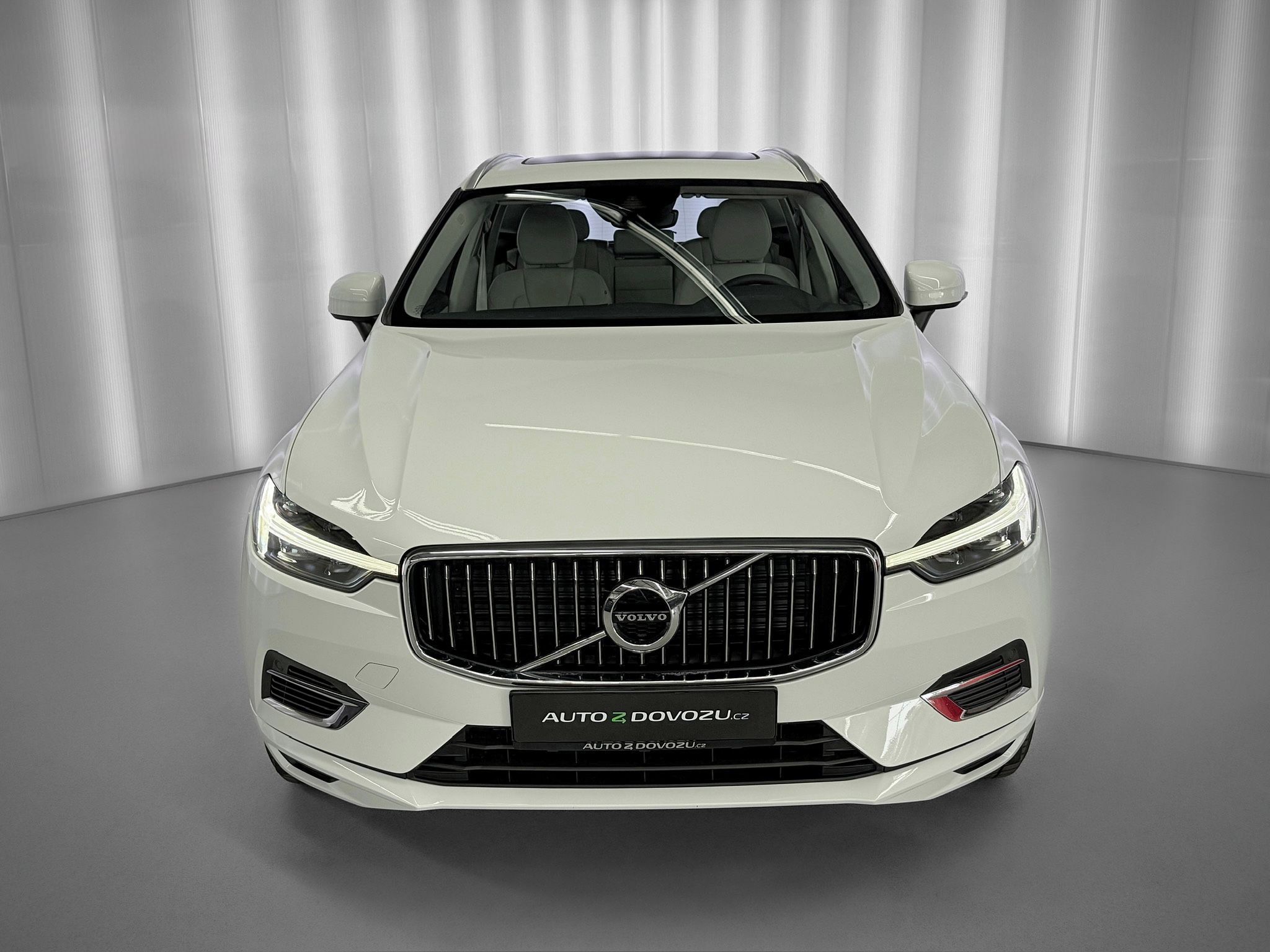 Volvo XC60, T6 AWD RECHARGE, ACC, PANORAMA - fotka 3