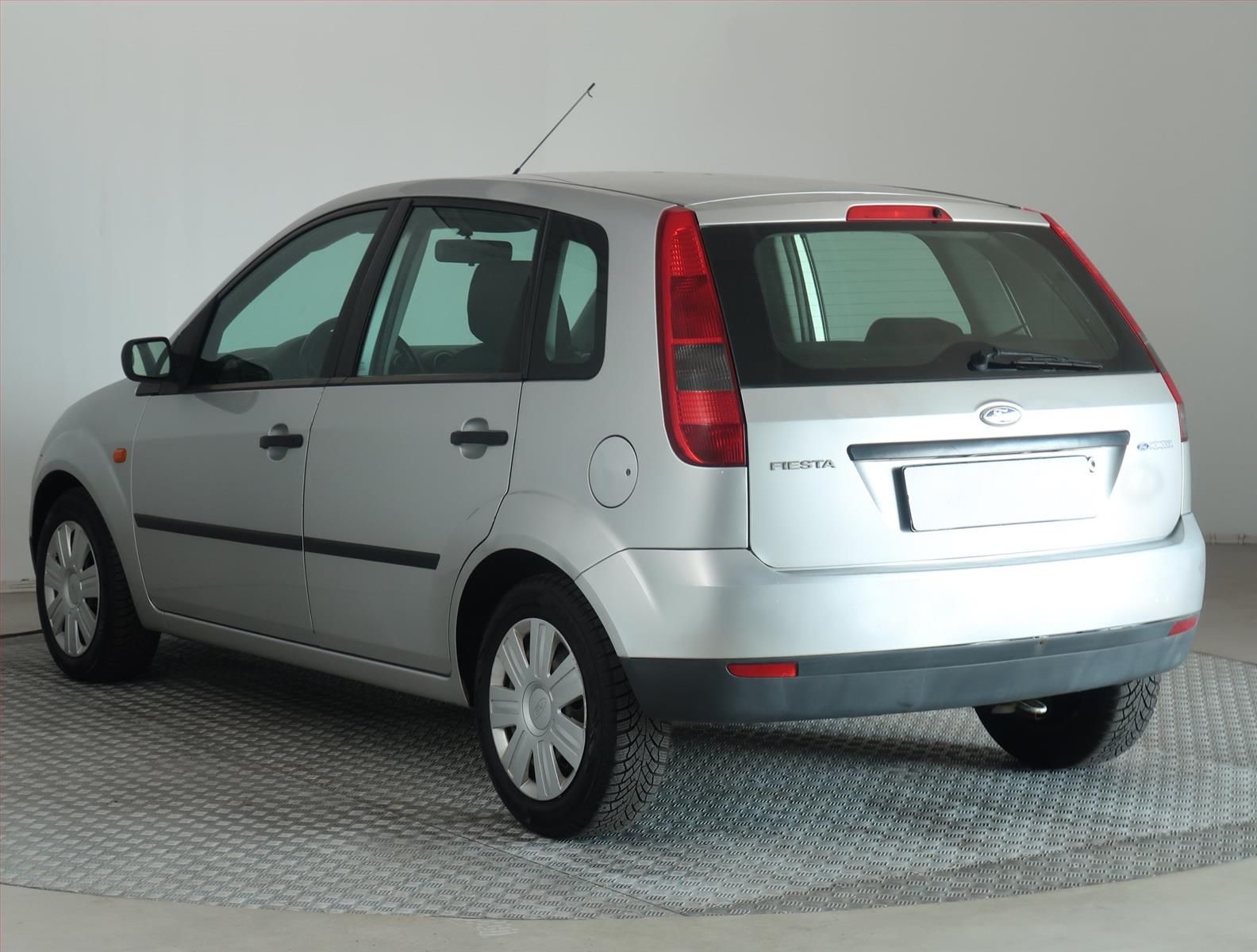 Ford Fiesta, 1.3 i, Trend, po STK, Klima - fotka 4