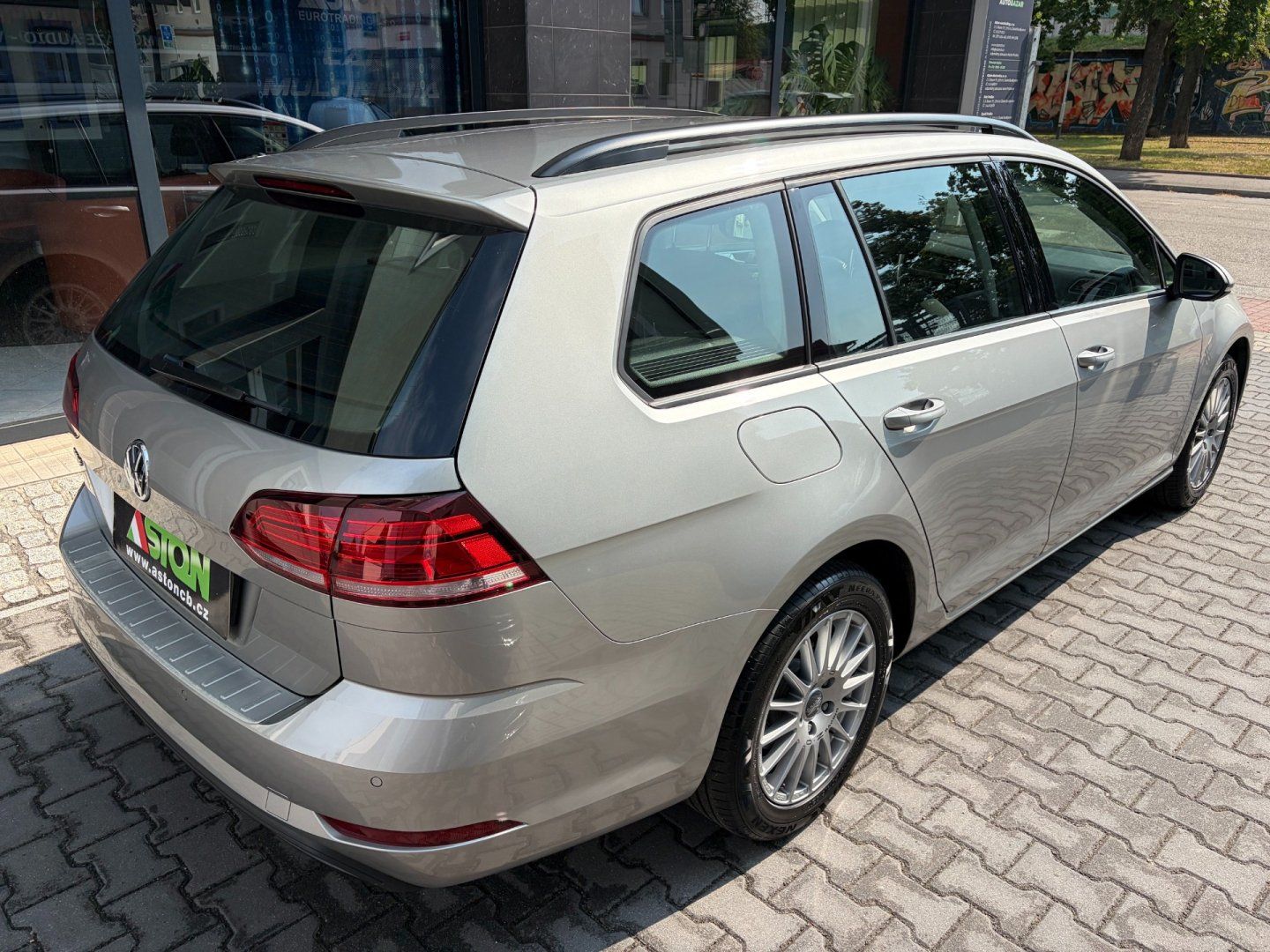 Volkswagen Golf Variant, 1,0i 81kW,DSG,serviska,2xkola - fotka 6