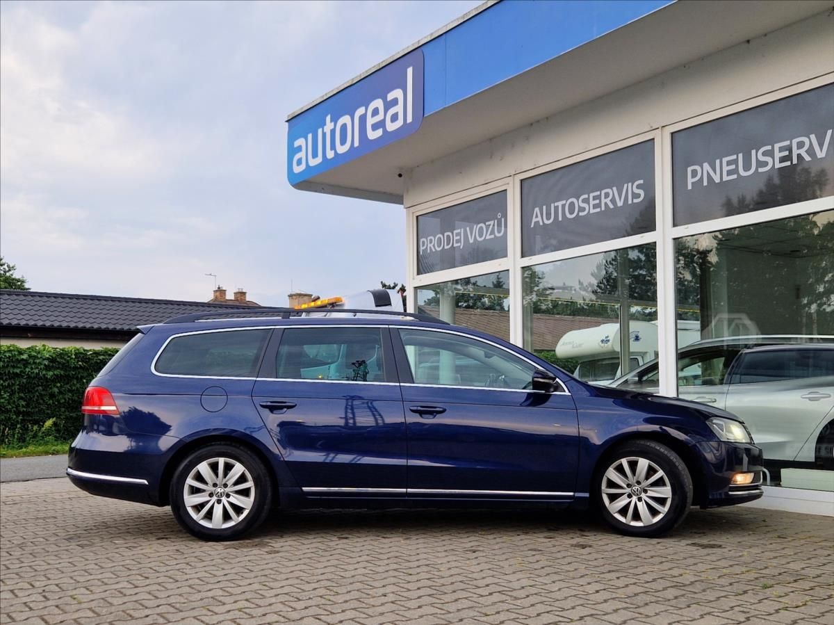 Volkswagen Passat, 2,0 TDi 103kW KAMERA NAVI +ZIM - fotka 6