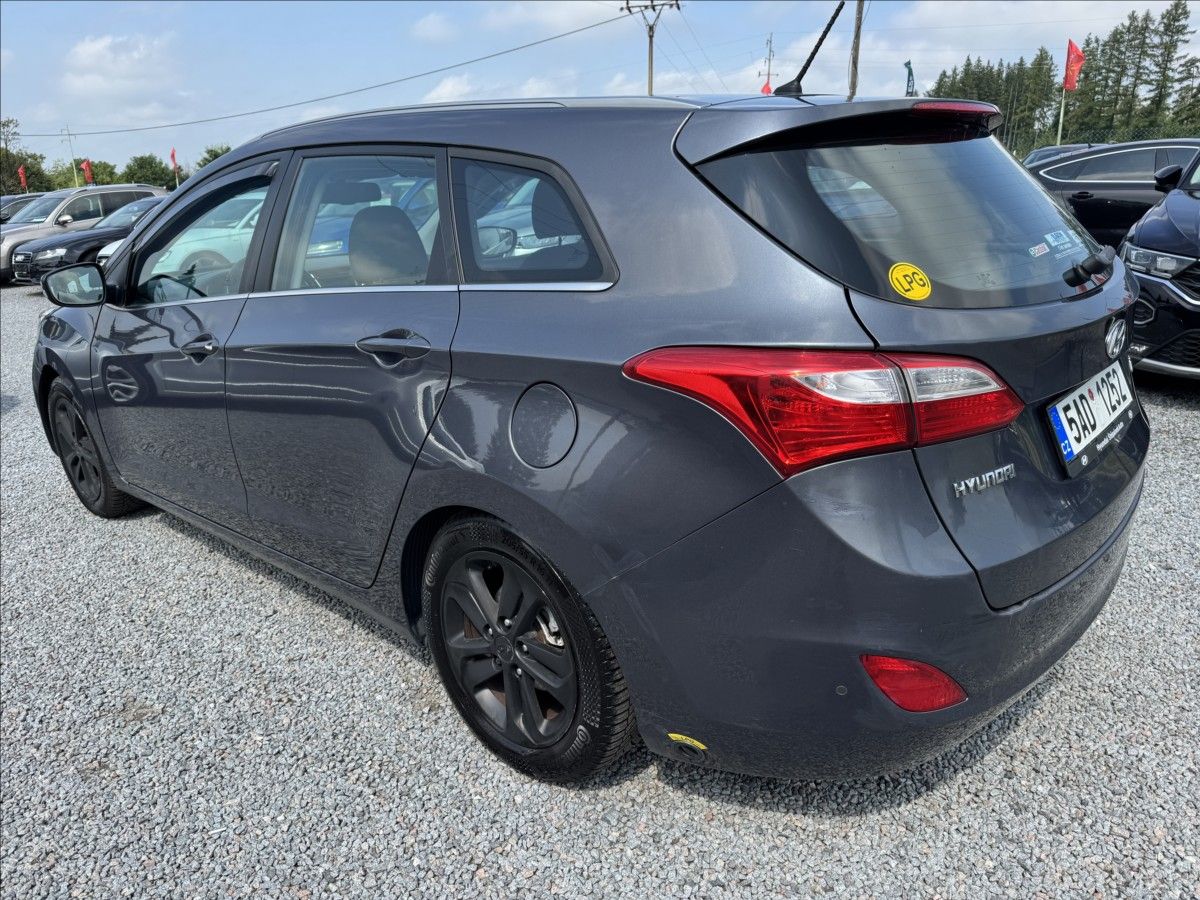 Hyundai i30, 1,6   i 88KW LPG 2035 VÝHŘEV - fotka 5