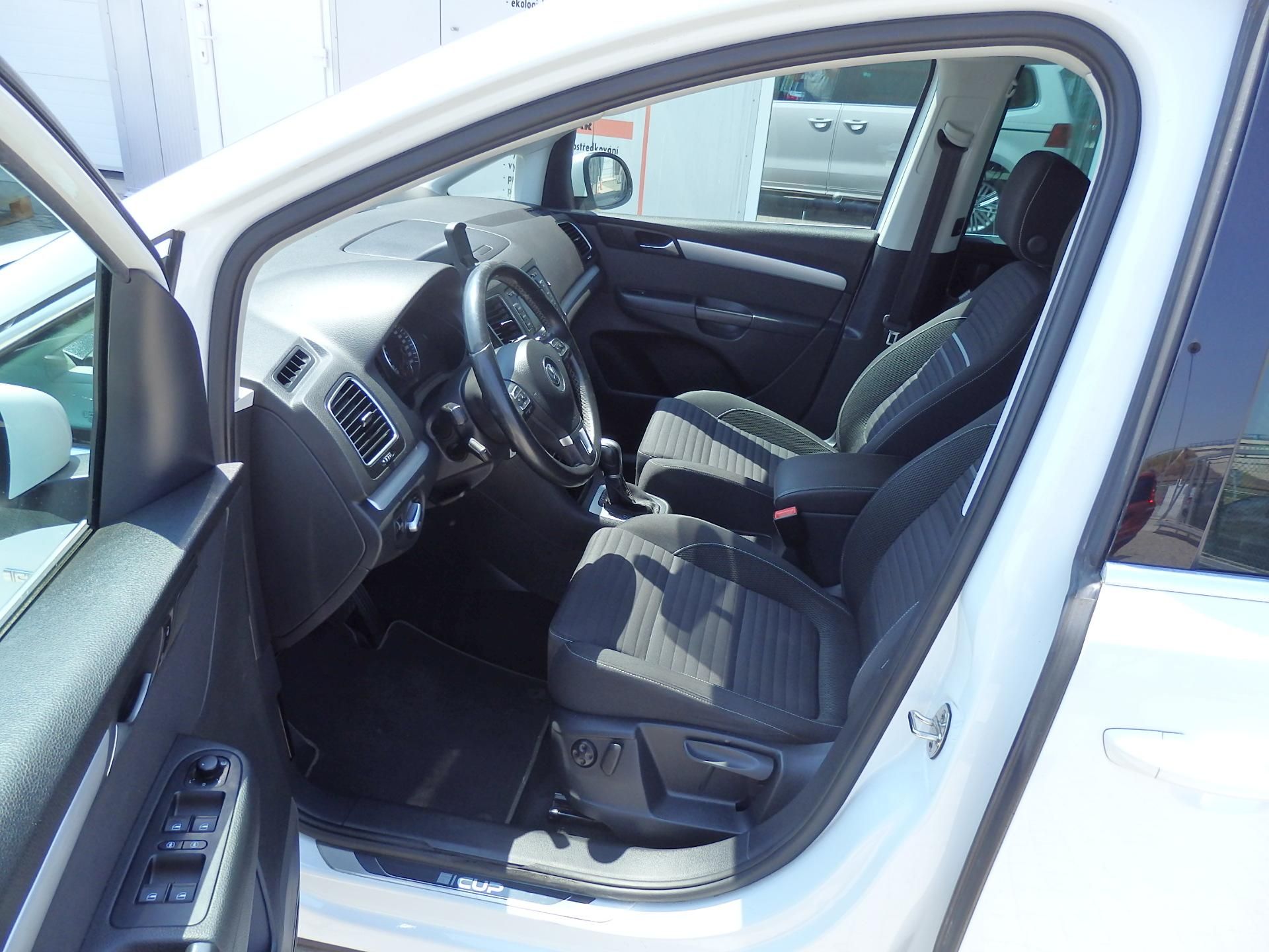 Volkswagen Sharan, 2.0 TDI 103kW DSG, DIGI. KLIMA - fotka 6