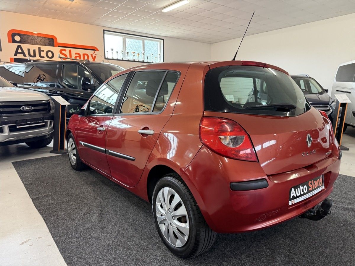 Renault Clio, 1,6 16V klima,nová STK,2x kola - fotka 5
