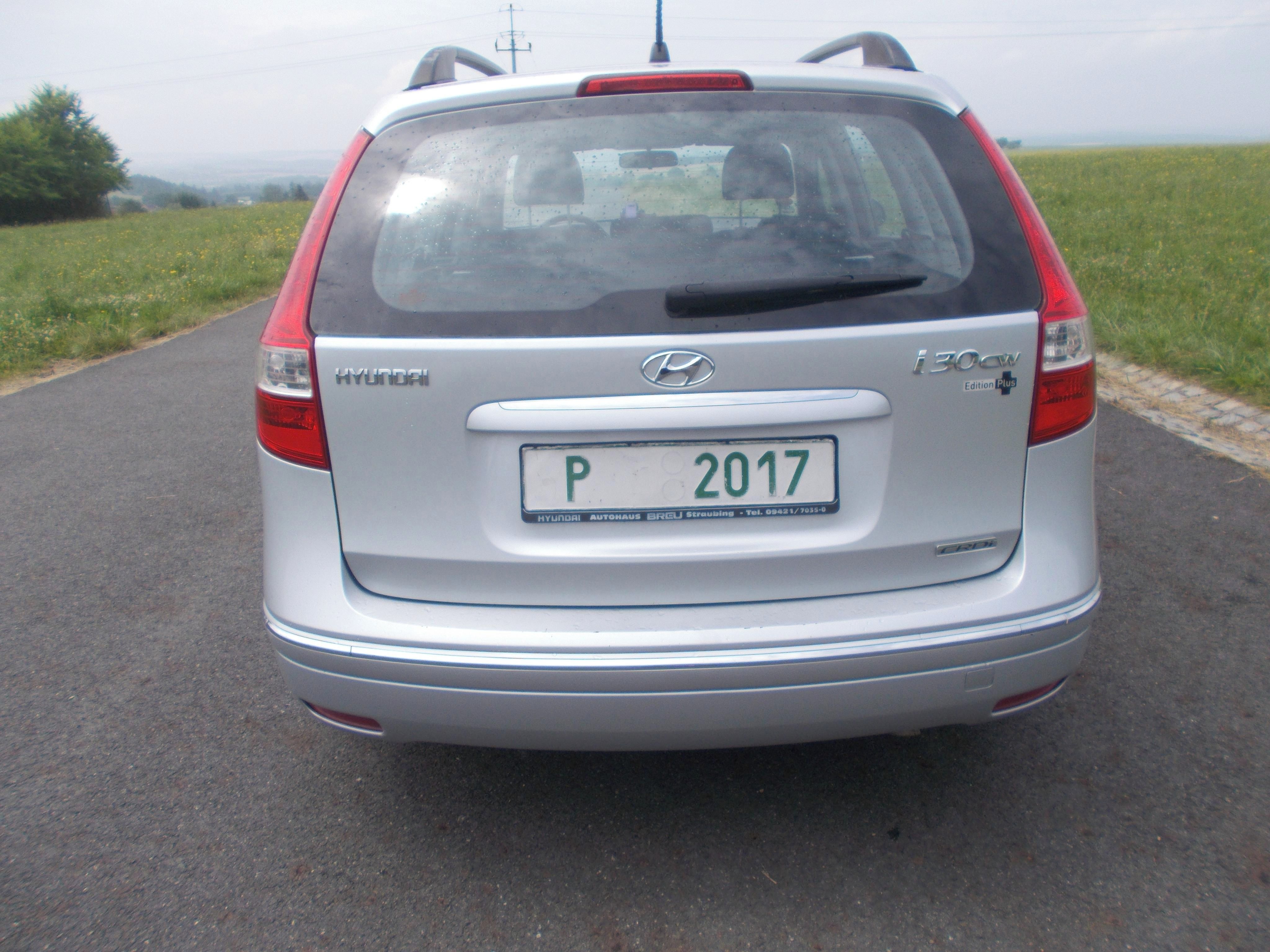 Hyundai i30, 1,6 CRDi nová STK - fotka 4