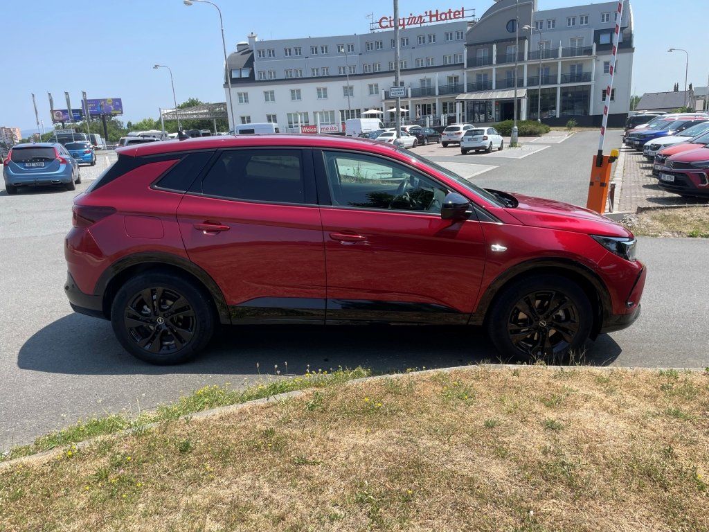 Opel Grandland, GS 1,2 Turbo AT8, ČR - fotka 6