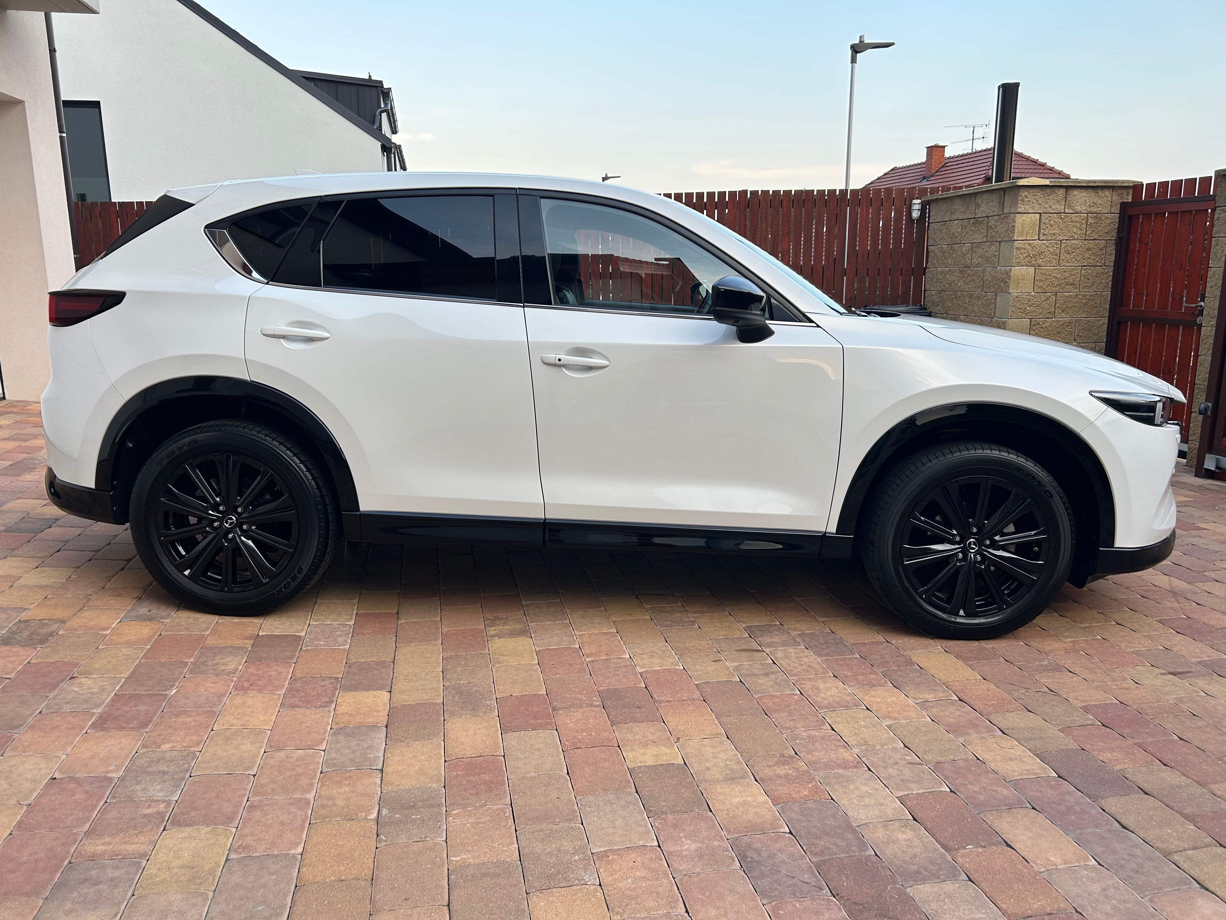 Mazda CX-5, 2.5 SKYACTIV-G194 HOMURA AWD - fotka 4