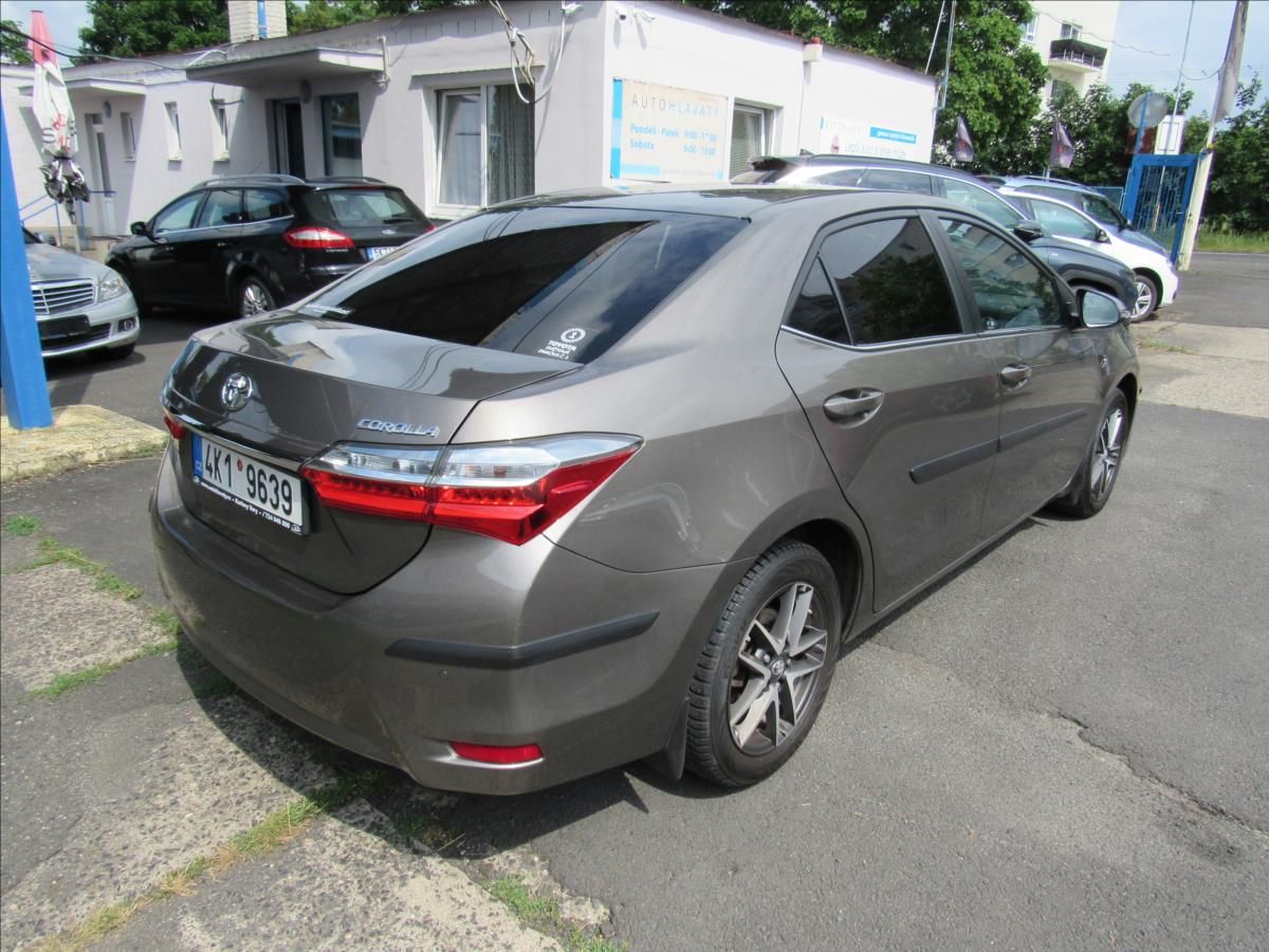 Toyota Corolla, 1,6 VVT-i 97kW Sedan - fotka 6