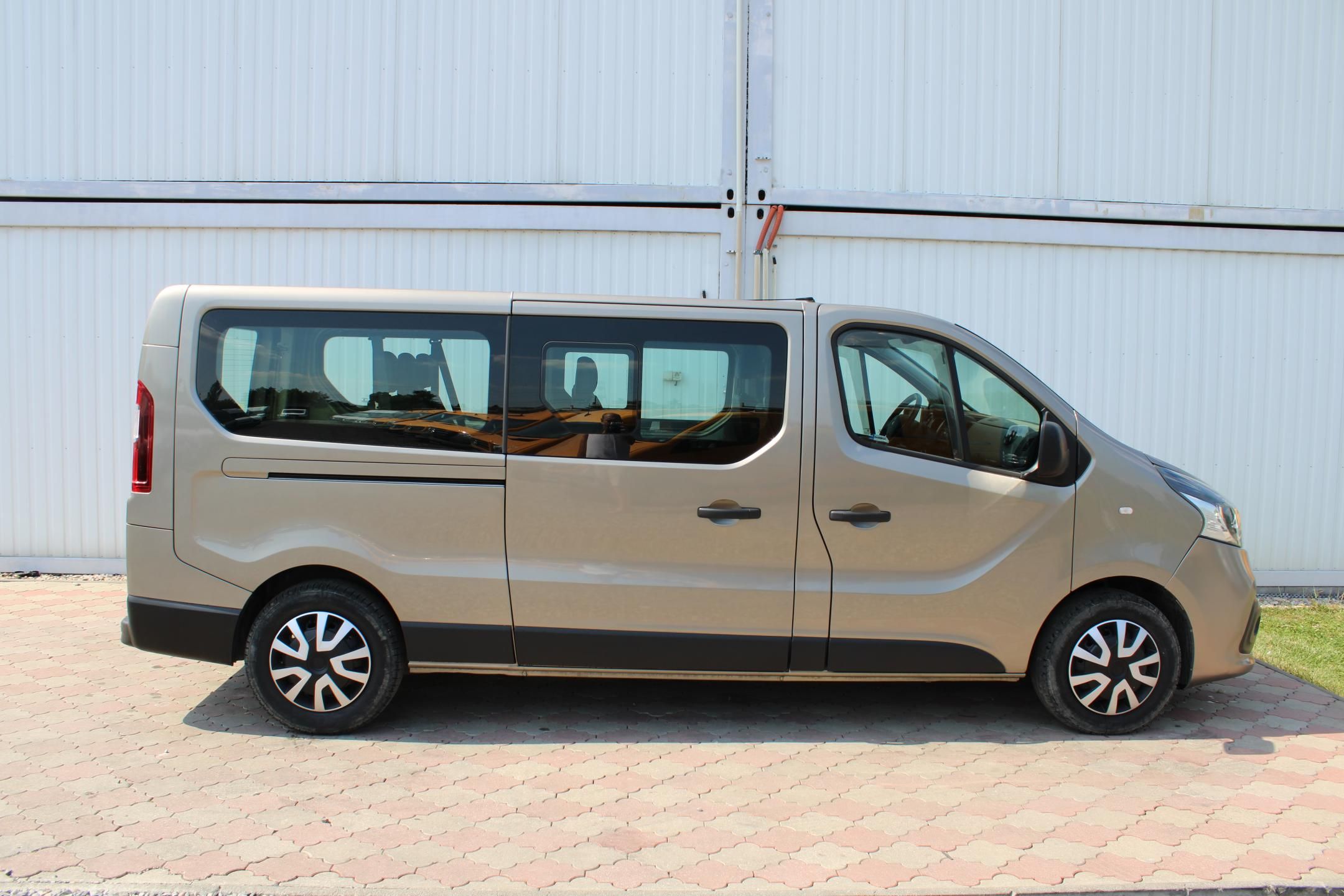 Renault Trafic, 1.6DCI L2H1 9.míst+klima 85kw - fotka 3
