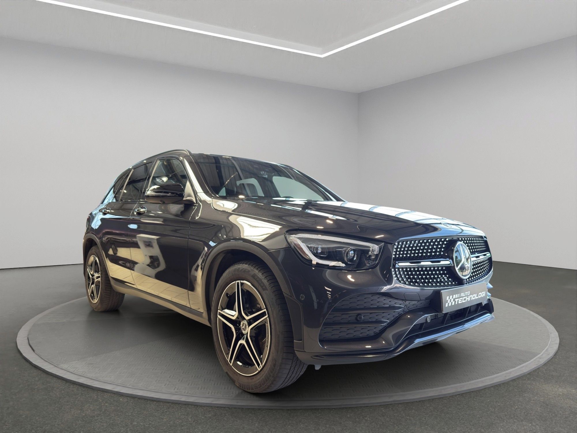 Mercedes-Benz GLC, 300 4MATIC - fotka 3