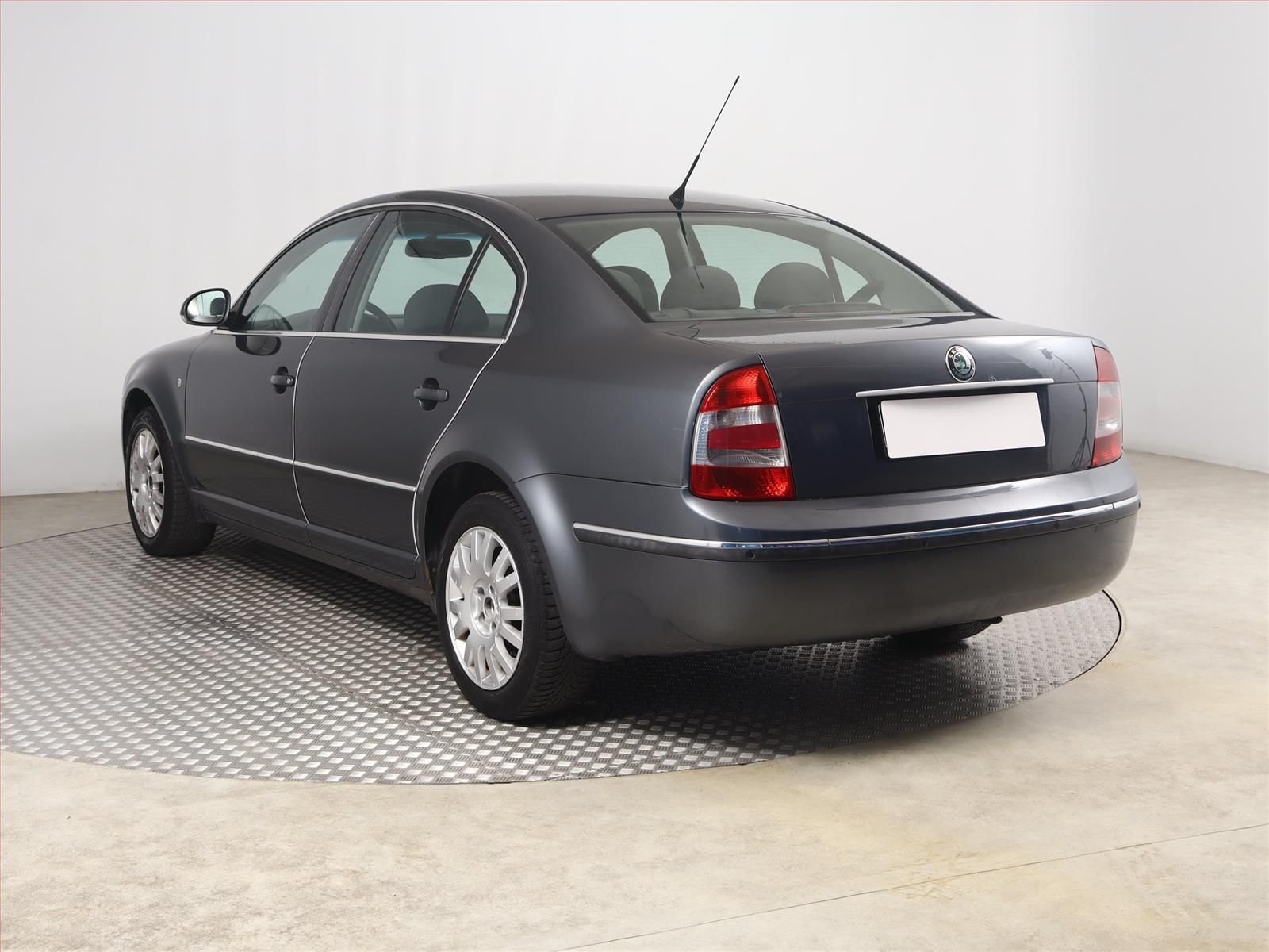 Škoda Superb, 2.0 TDI, Elegance - fotka 4