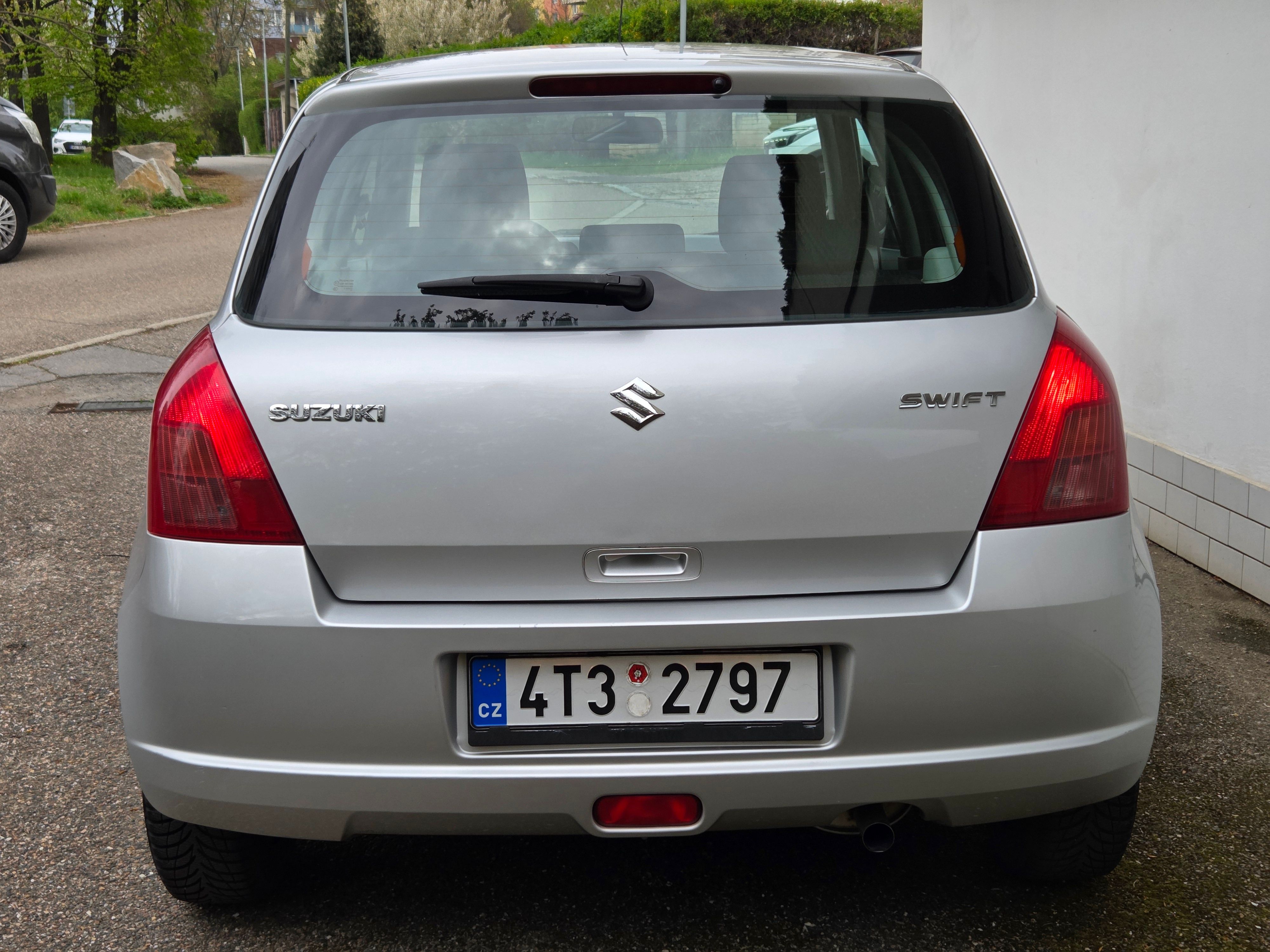 Suzuki Swift, 1.3i  Velmi malý nájezd km. - fotka 5