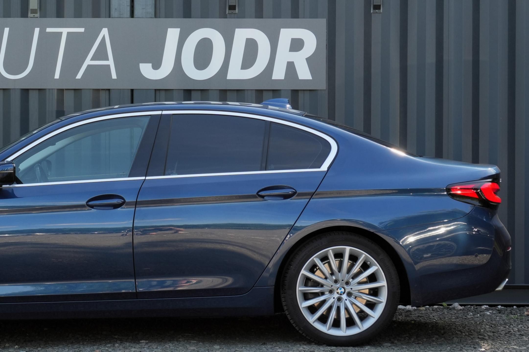 BMW Řada 5, 540i xDrive, ČR, ACC, Harman - fotka 3