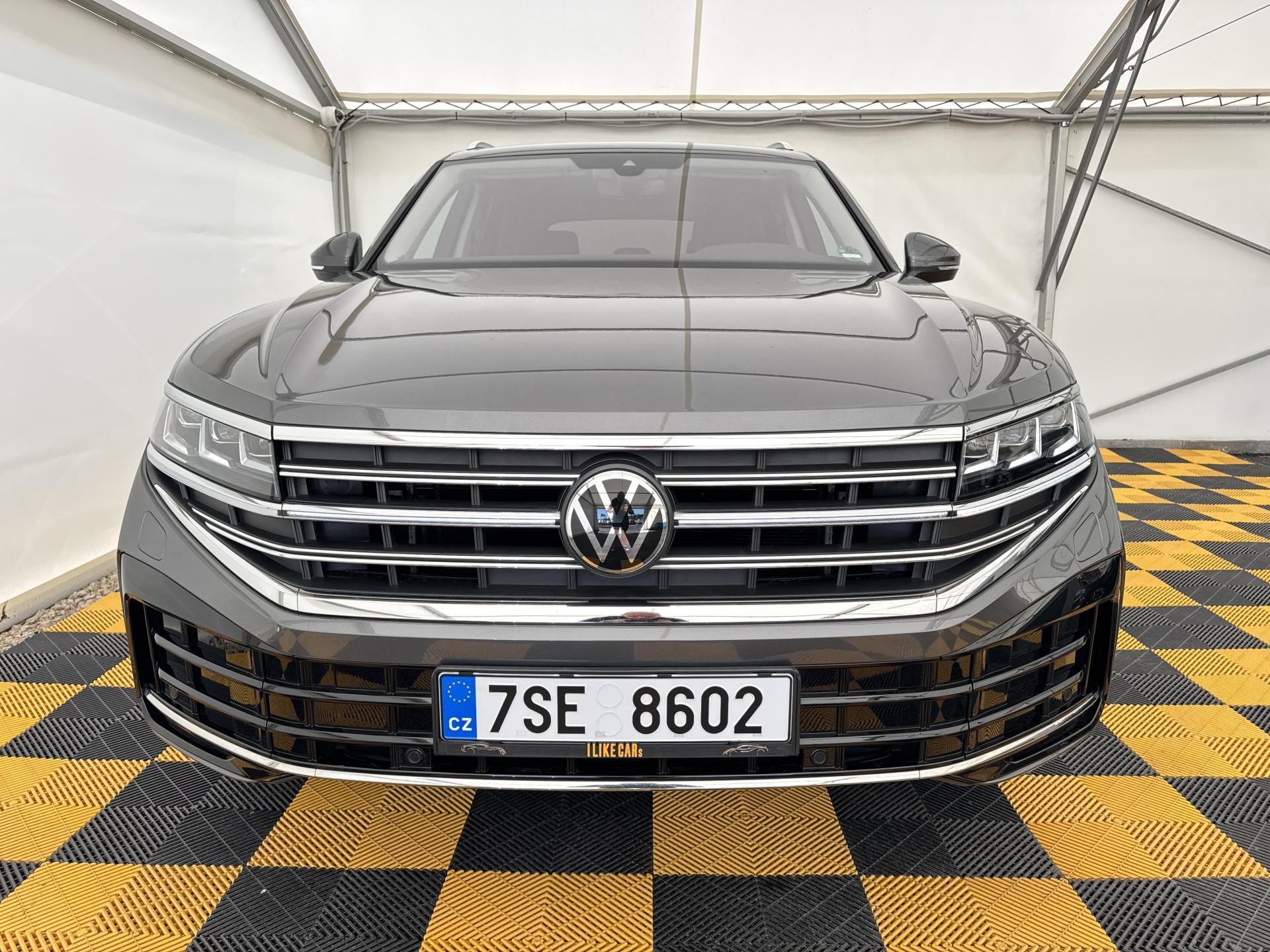 Volkswagen Touareg, 3.0Tdi*1-MAJ*DPH*ELEGANCE* - fotka 3