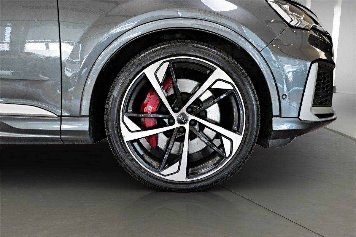Audi SQ7, 4x4 / MATRIX / PANO/VZDUCH - fotka 4