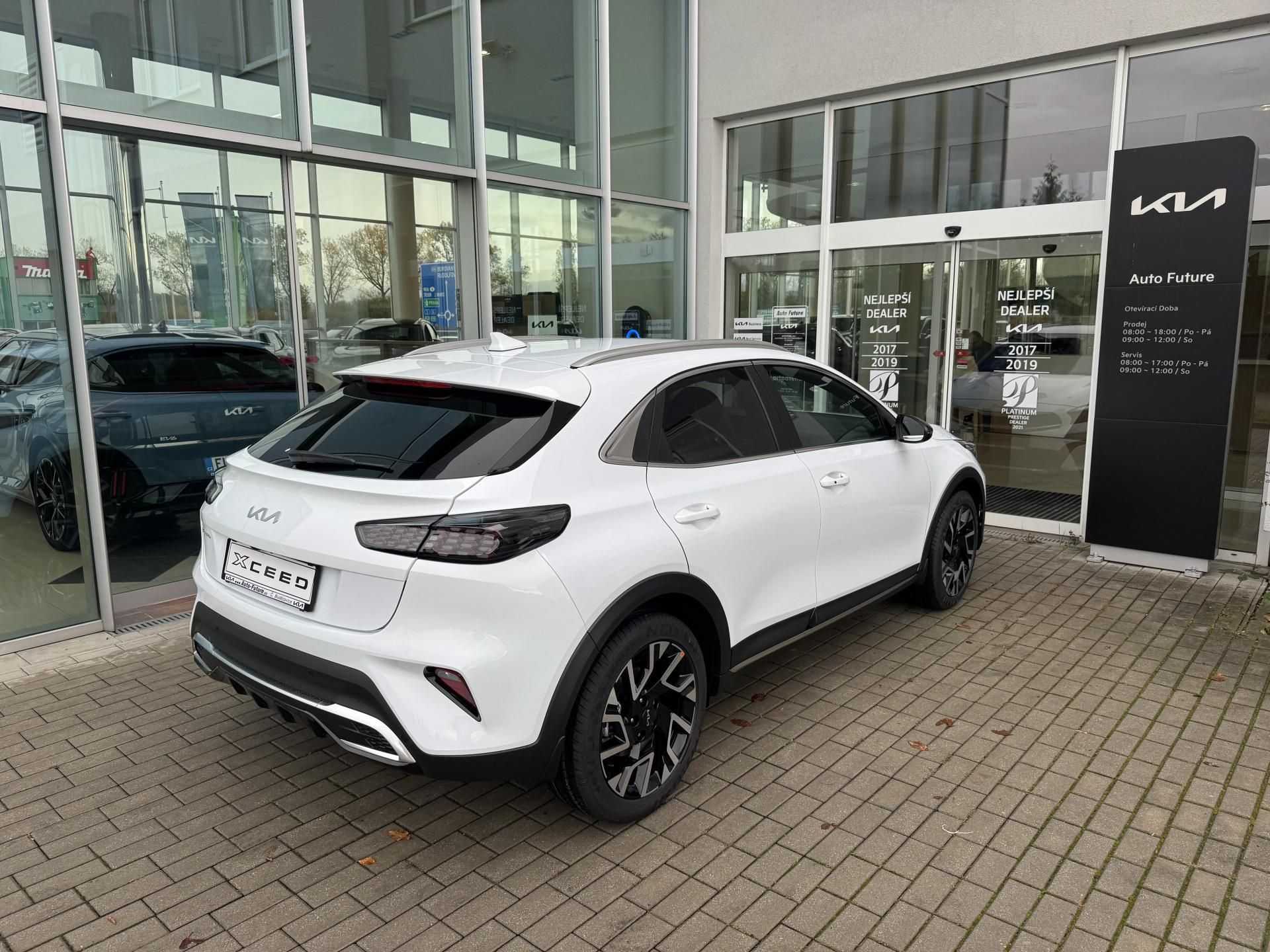 Kia XCee´d, 1.6 T-GDI 132kw Stel ED - fotka 6
