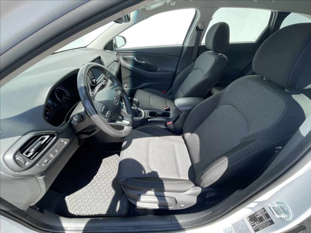 Hyundai i30, 1,5 T-GDI Combi Smart PDC - fotka 4