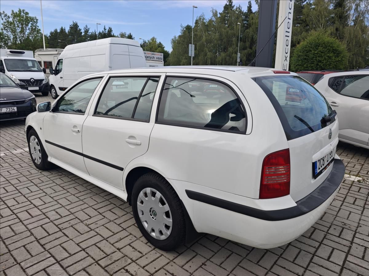 Škoda Octavia, 1,9 TDI 81kW  Combi Ambiente - fotka 4