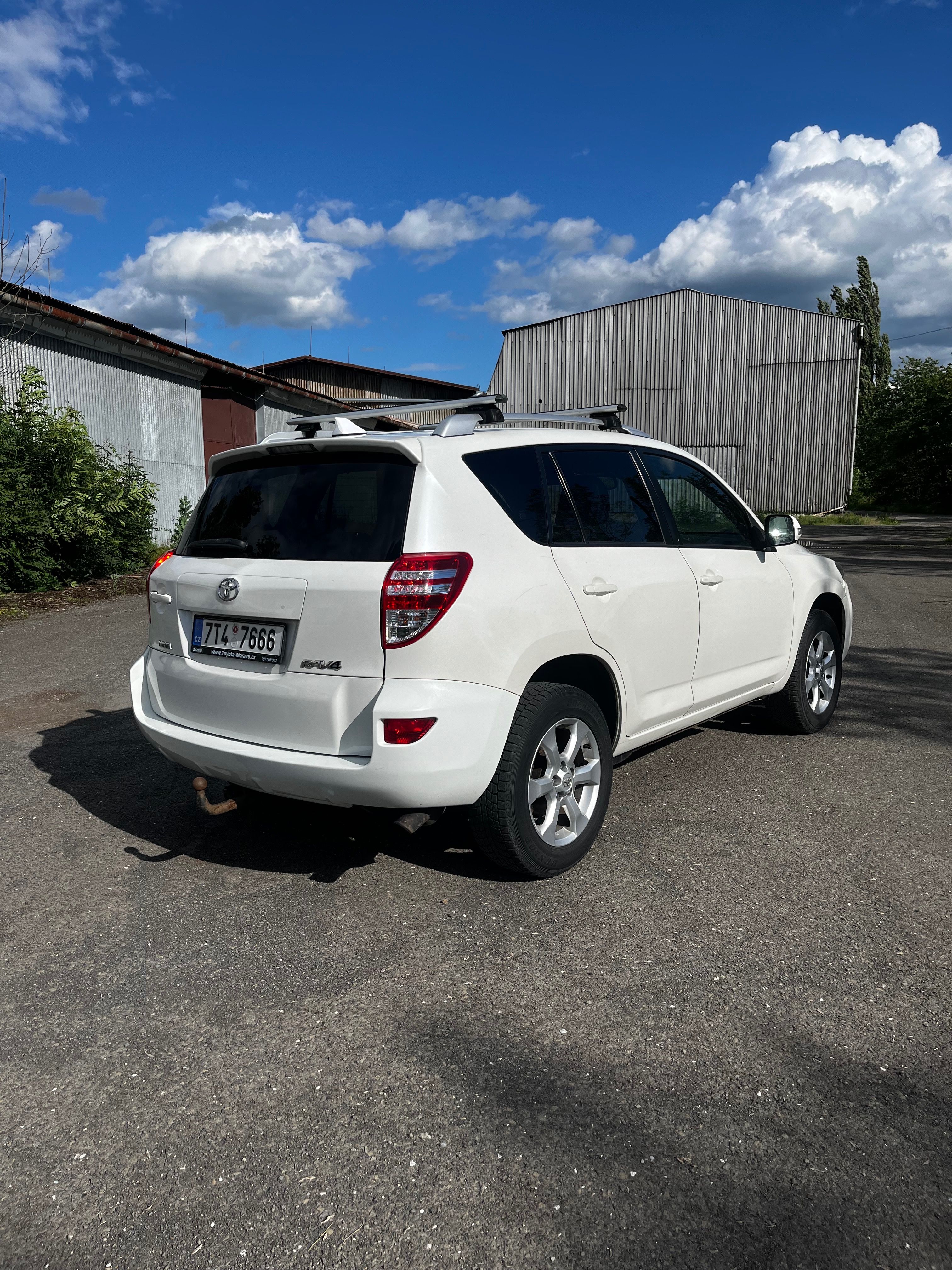 Toyota Rav4, 2011 2.2 110kW - fotka 4