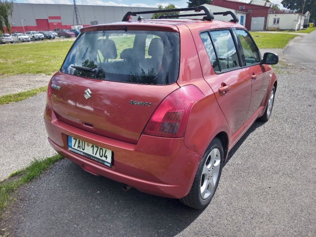 Suzuki Swift, 1,3 GL/AC,68kW,1.MAJITEL,KLIMA - fotka 6