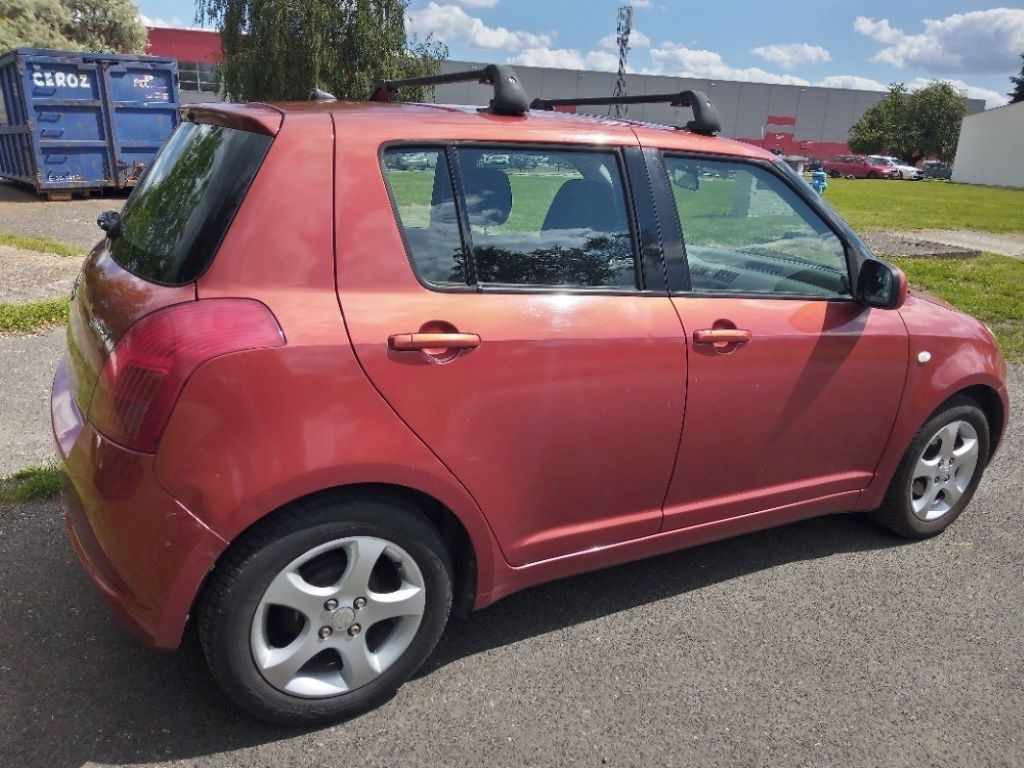 Suzuki Swift, 1,3 GL/AC,68kW,1.MAJITEL,KLIMA - fotka 5