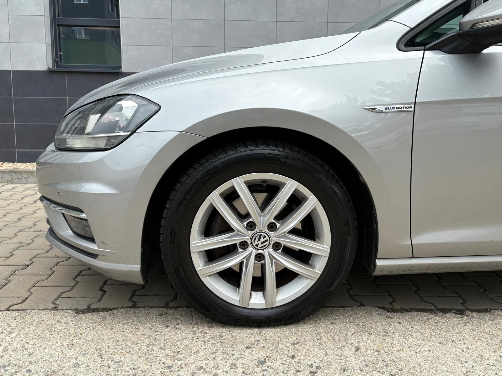 Volkswagen Golf Variant, 1.4TGI 81 kW Highline ČR,1.MAJ - fotka 3