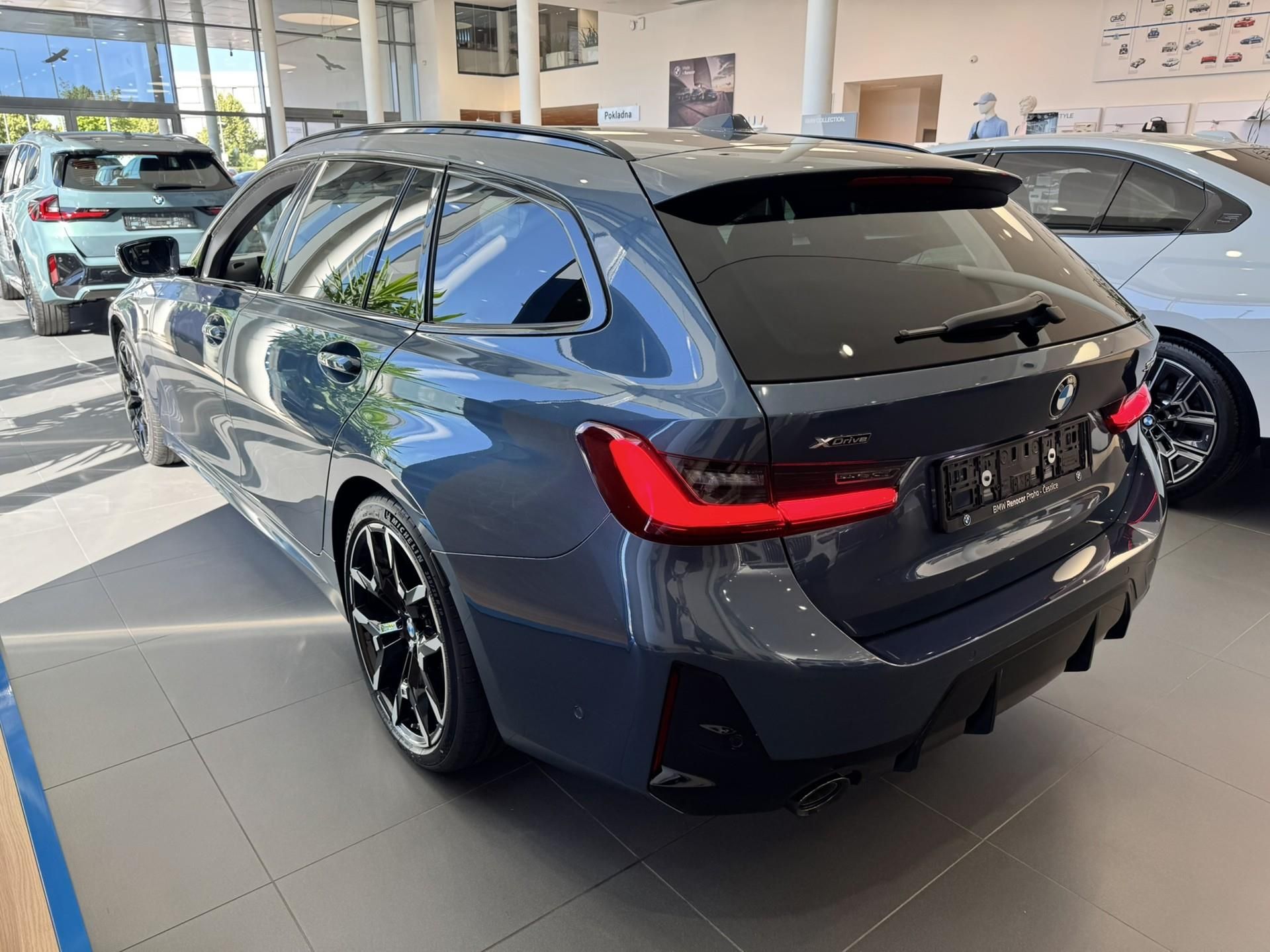 BMW Řada 3, 320d xDrive Touring - fotka 4