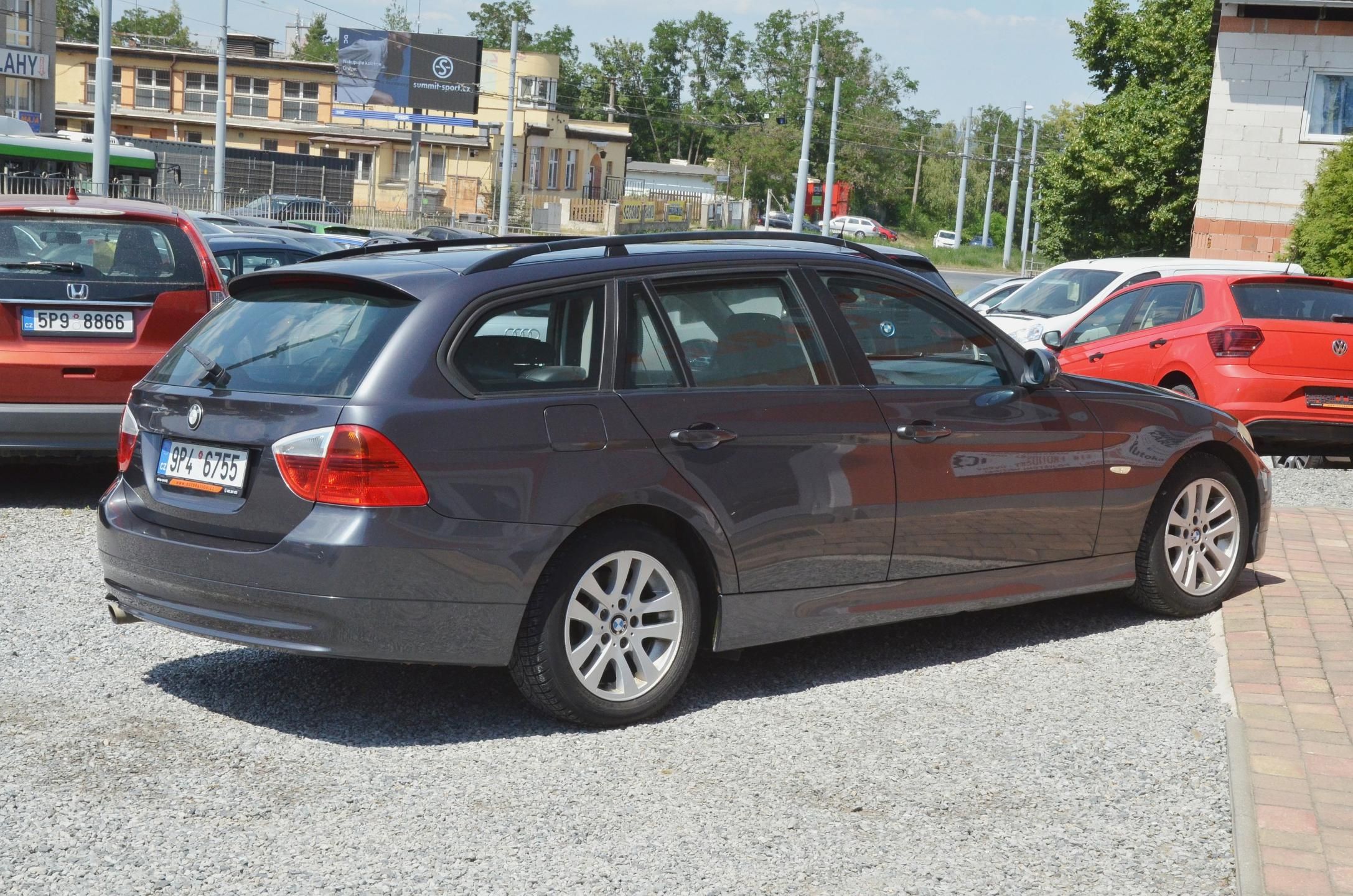 BMW Řada 3, 318i 105kW Touring / TAŽNÉ - fotka 6