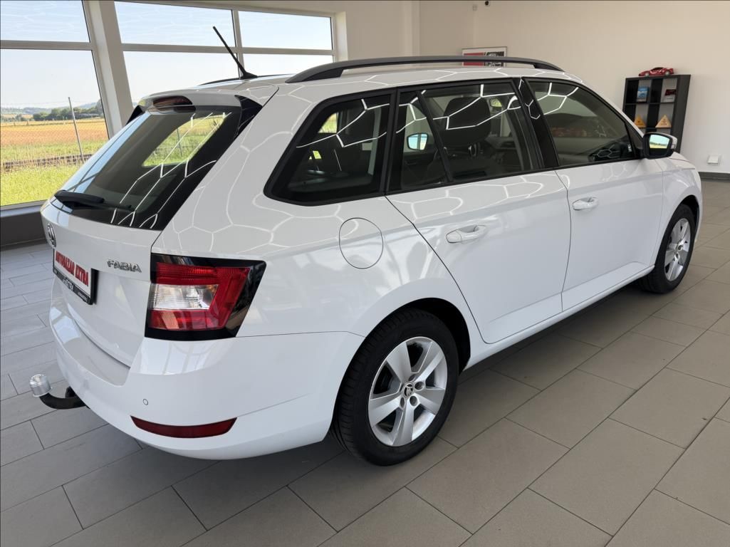 Škoda Fabia, 1,0 TSI, tažné, LED, CarPlay - fotka 5