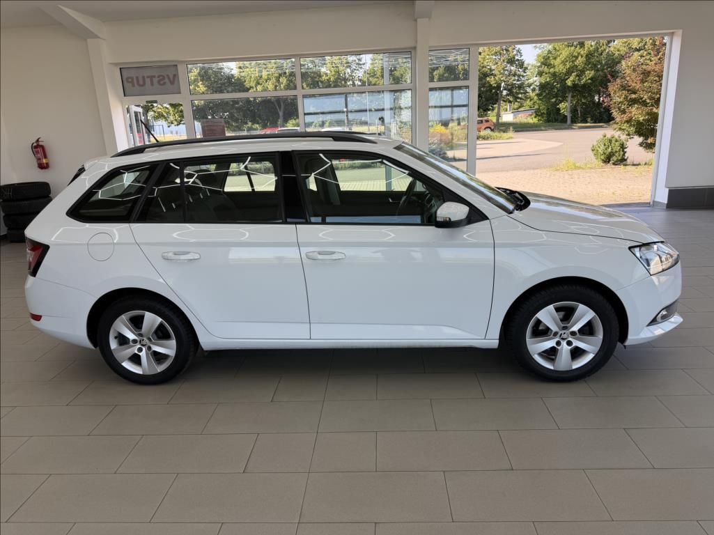 Škoda Fabia, 1,0 TSI, tažné, LED, CarPlay - fotka 6