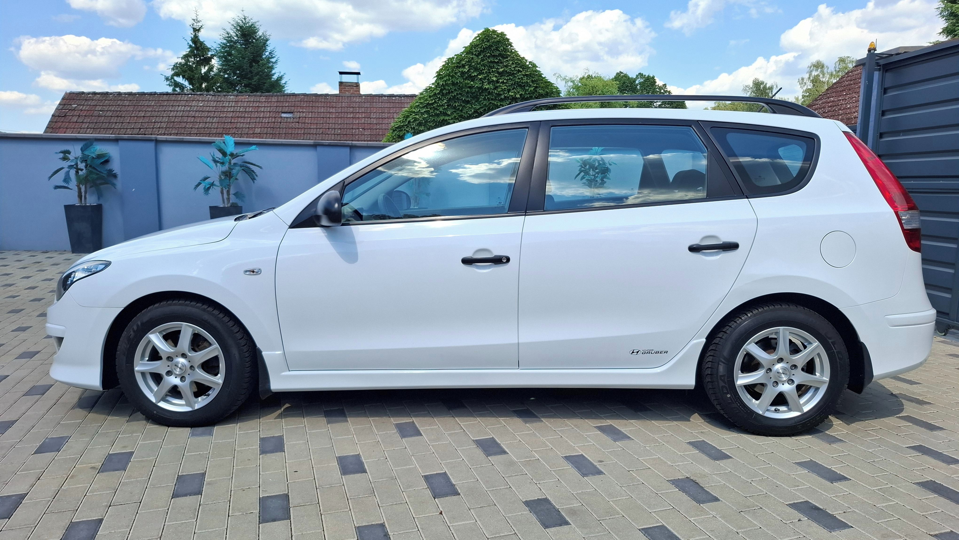 Hyundai i30, 1,6 - 16V CRDi 66kw. ZACHOVALÉ - fotka 2