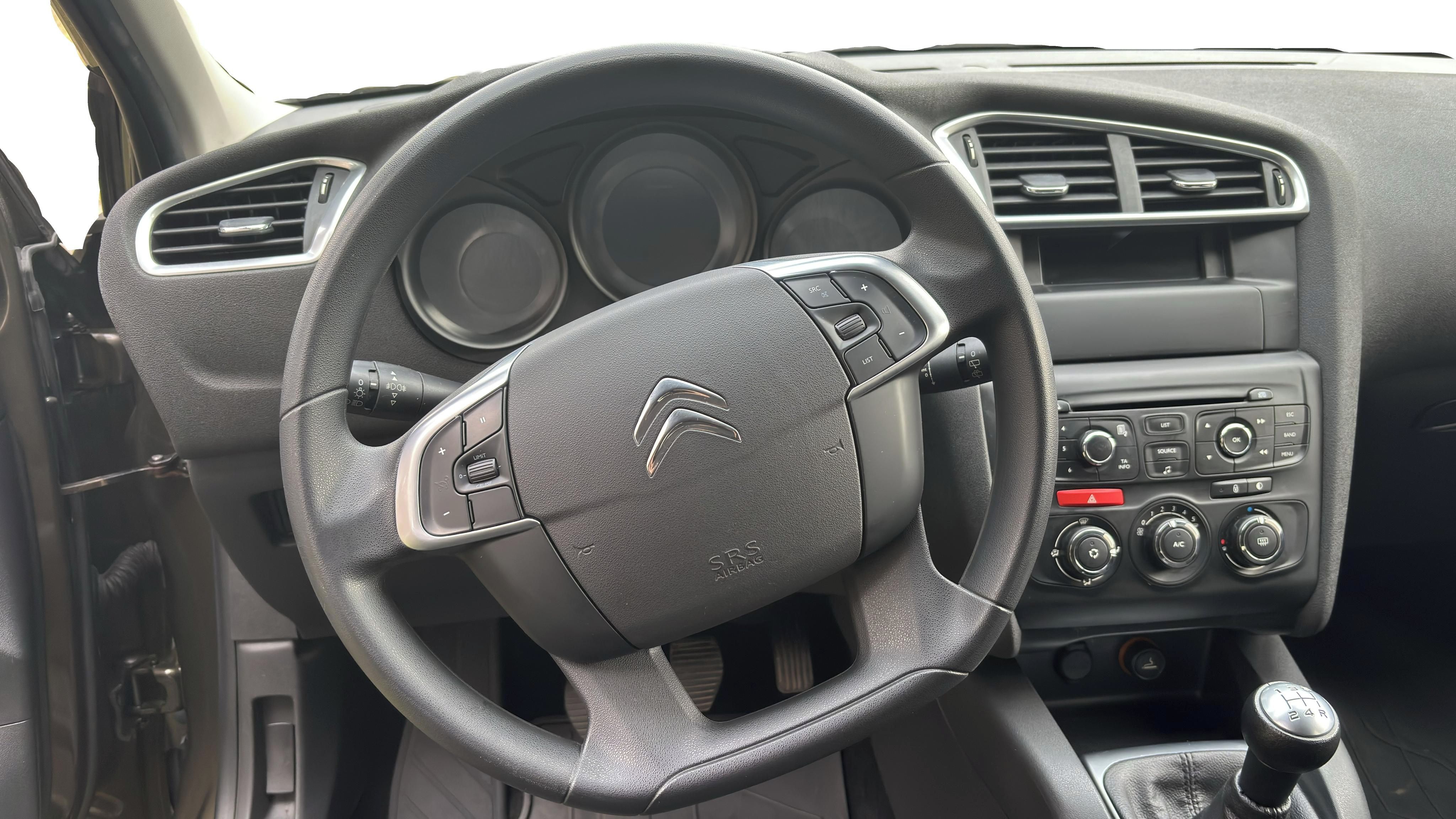Citroën C4 - fotka 6