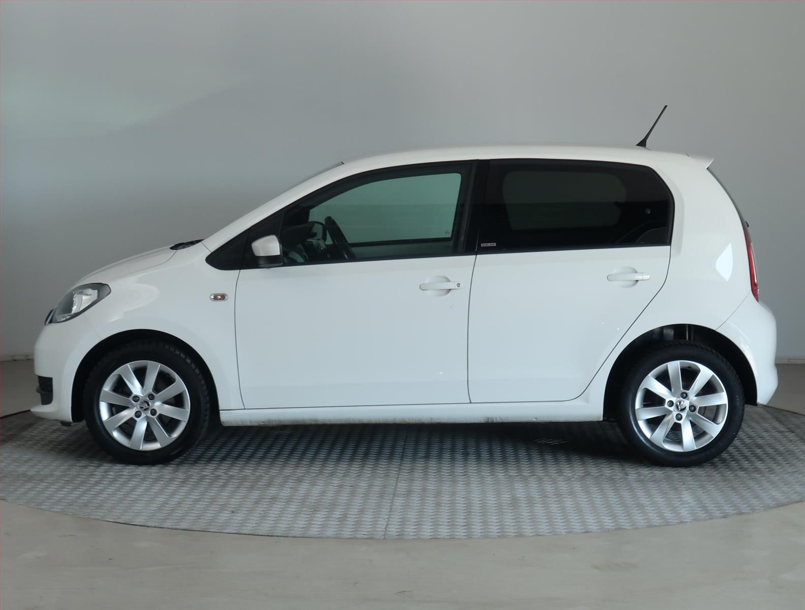 Škoda Citigo, 1.0 MPI, Klima, Park. senzory - fotka 3
