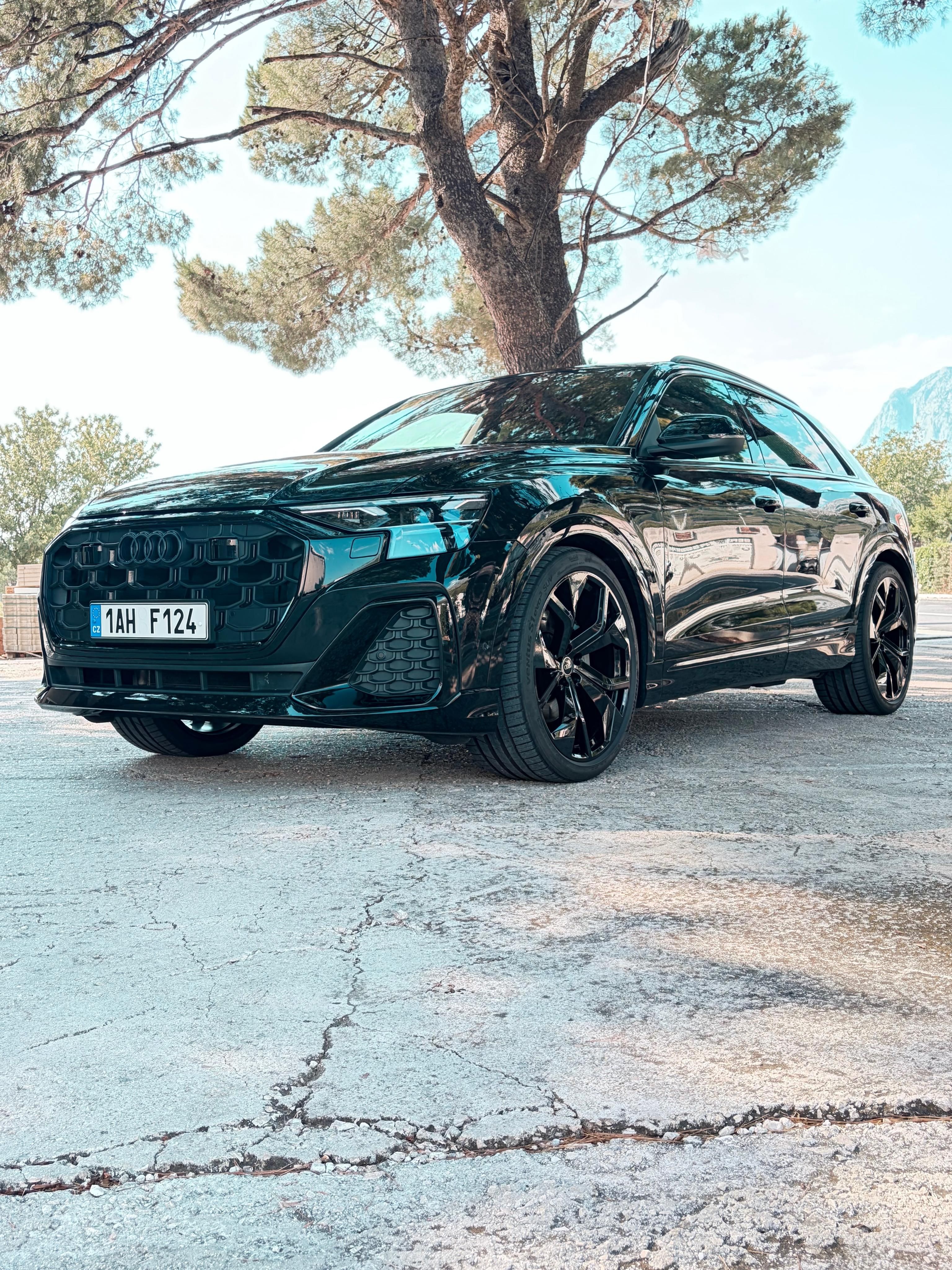 Audi Q8, Audi Q8 S-Line Edition Black - fotka 3