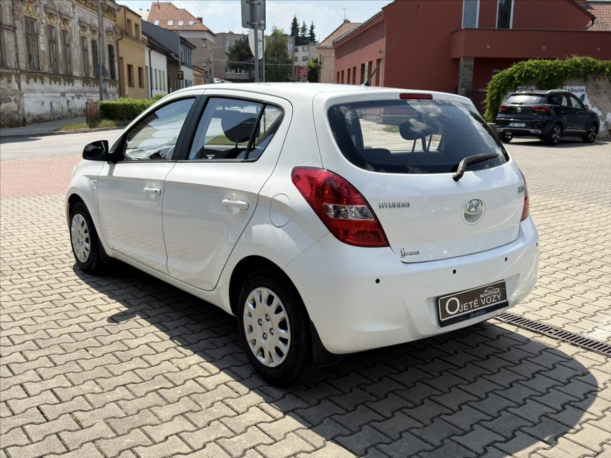 Hyundai i20, 1,3 i, MT  Inclusive Plus - fotka 5