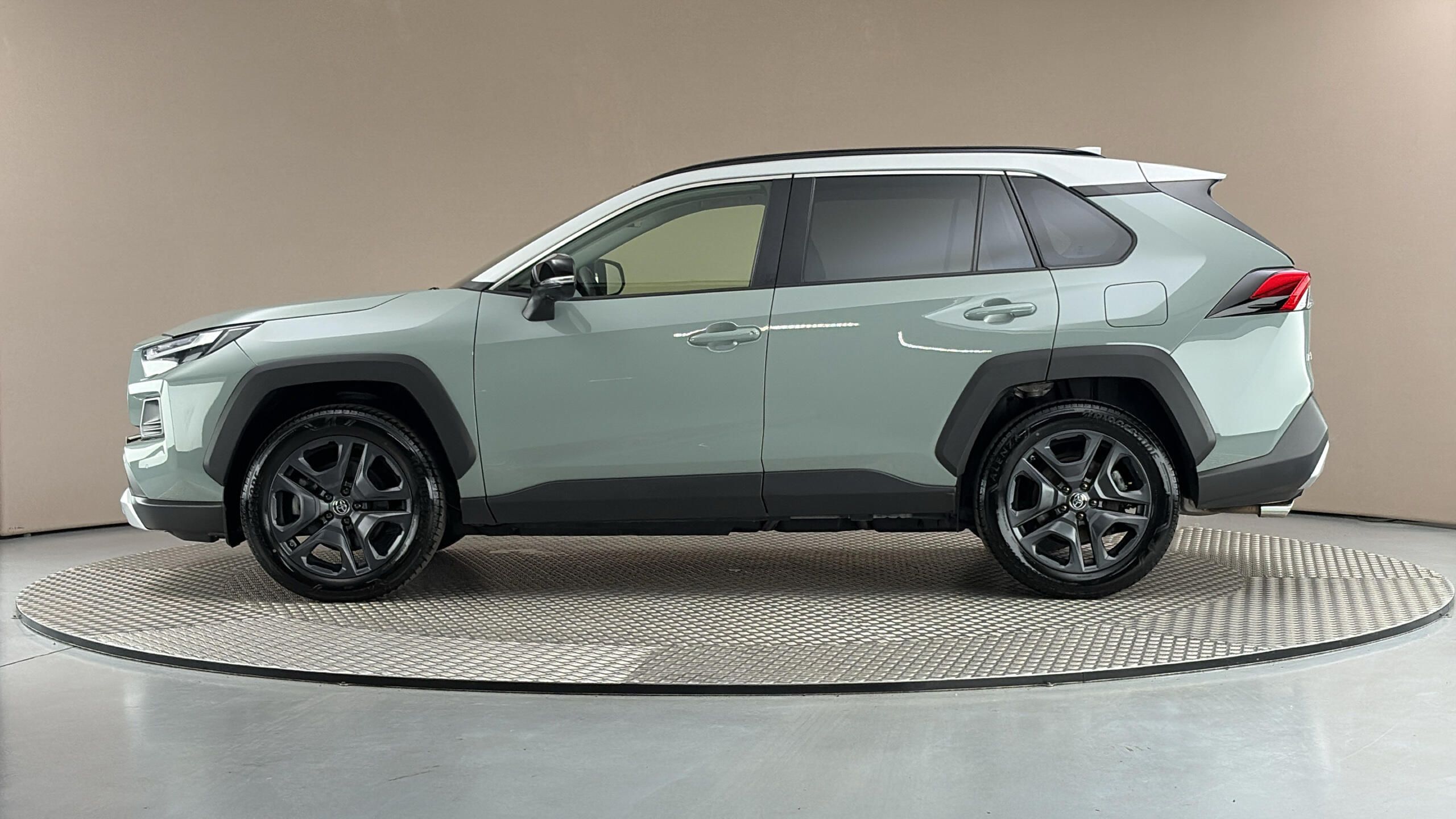 Toyota Rav4, 2.5 Hybrid AUT 4WD Adventure - fotka 4