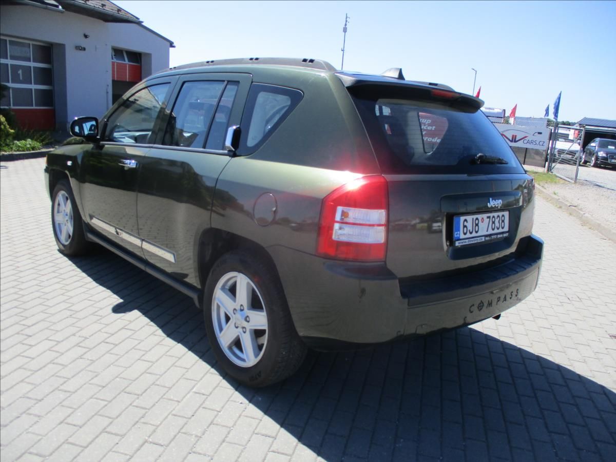 Jeep Compass, 2,0 CRD 103kw AWD Limited, bez - fotka 3