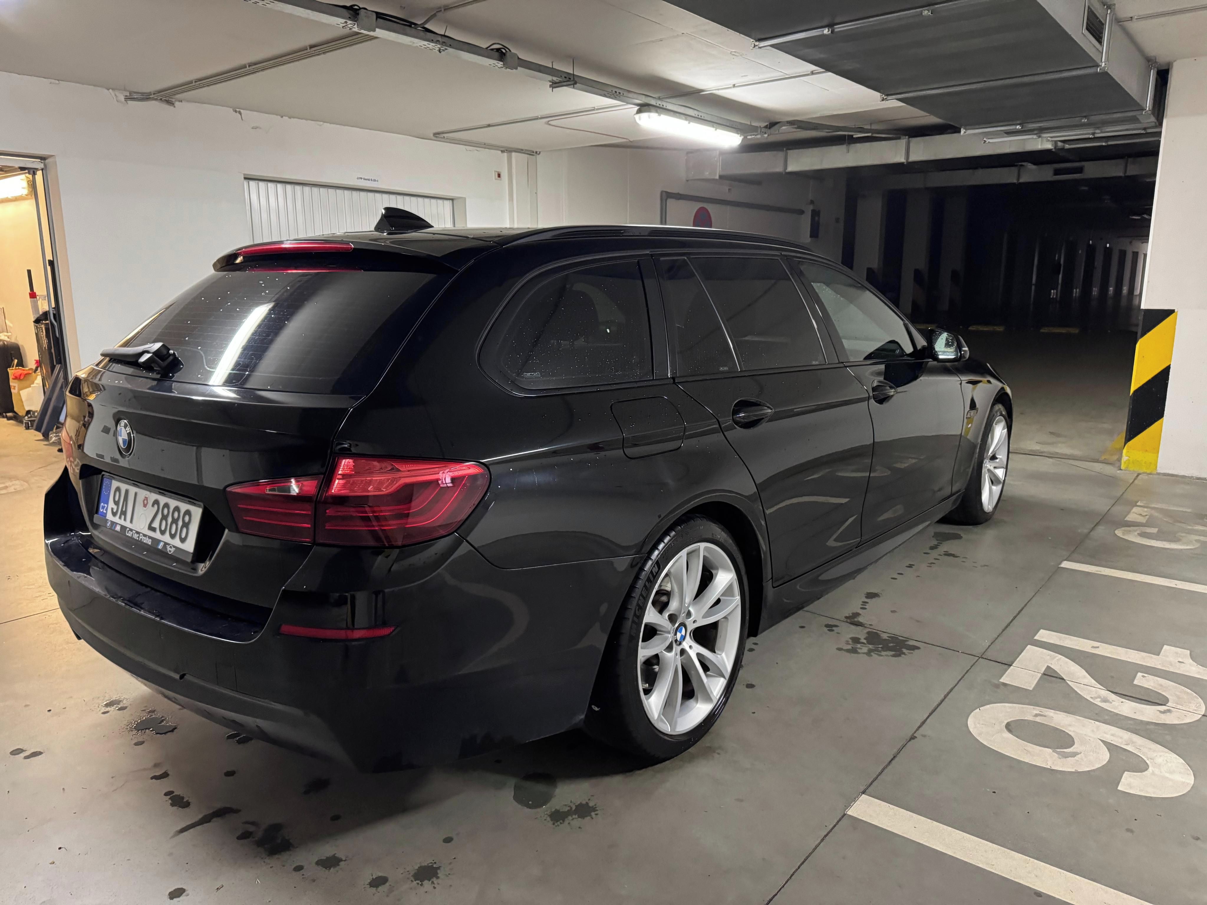BMW Řada 5, F11 530dx LCI černá Mpaket taž - fotka 6