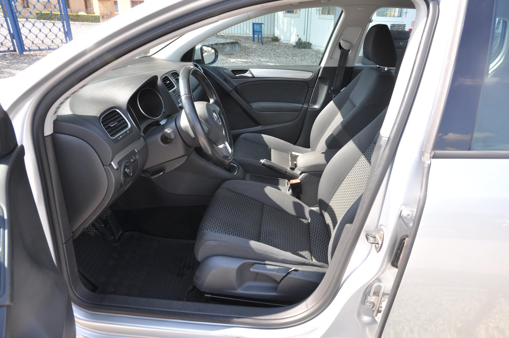Volkswagen Golf, VI 1.6TDi 66kW Trendline - fotka 6