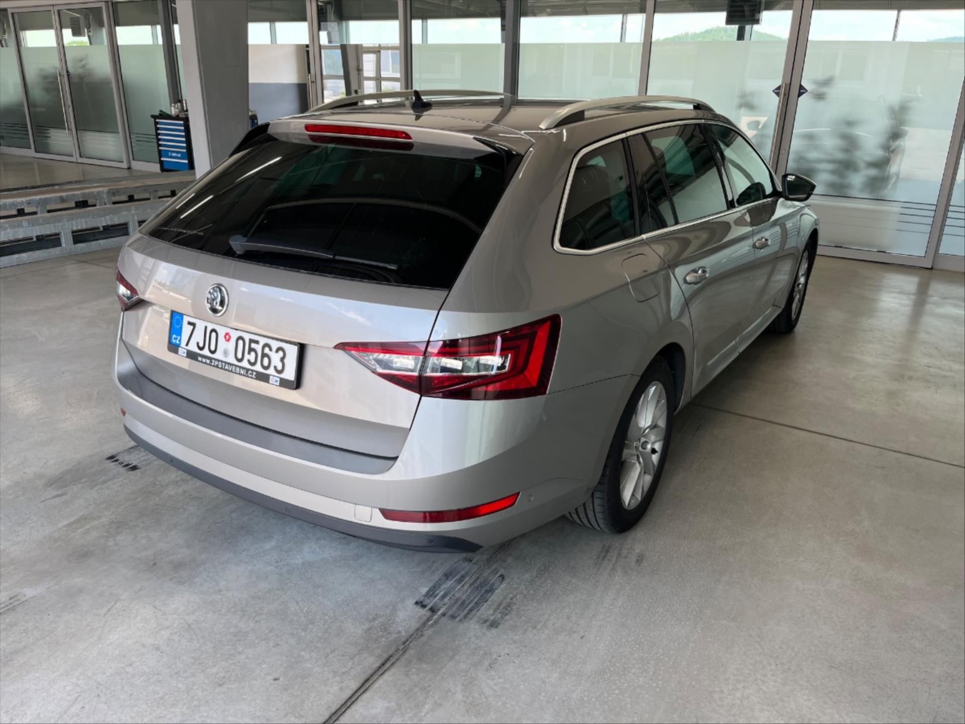 Škoda Superb, 2,0 TDI DSG Style+ Kůže DPH - fotka 3